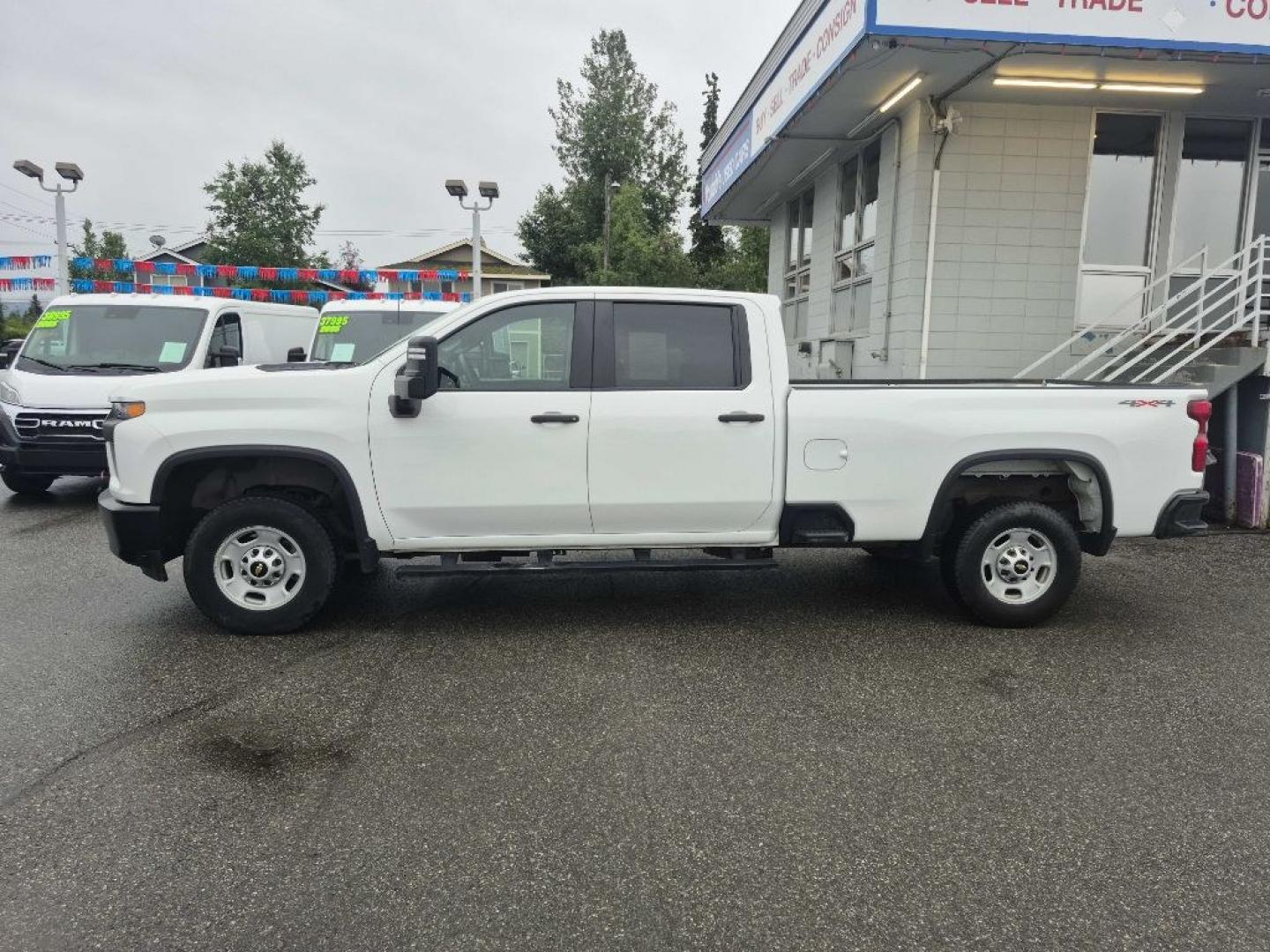 2022 WHITE CHEVROLET SILVERADO 2500 HEAVY DUTY (1GC4YLE74NF) with an 6.6L engine, Automatic transmission, located at 929 East 8th Ave, Anchorage, AK, 99501, (907) 274-2277, 61.214783, -149.866074- Photo#1