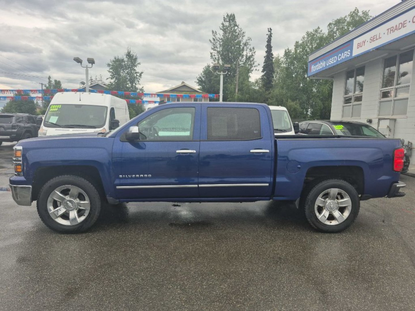 2014 BLUE CHEVROLET SILVERADO 1500 LTZ (3GCUKSEC6EG) with an 5.3L engine, Automatic transmission, located at 929 East 8th Ave, Anchorage, AK, 99501, (907) 274-2277, 61.214783, -149.866074- Photo#1