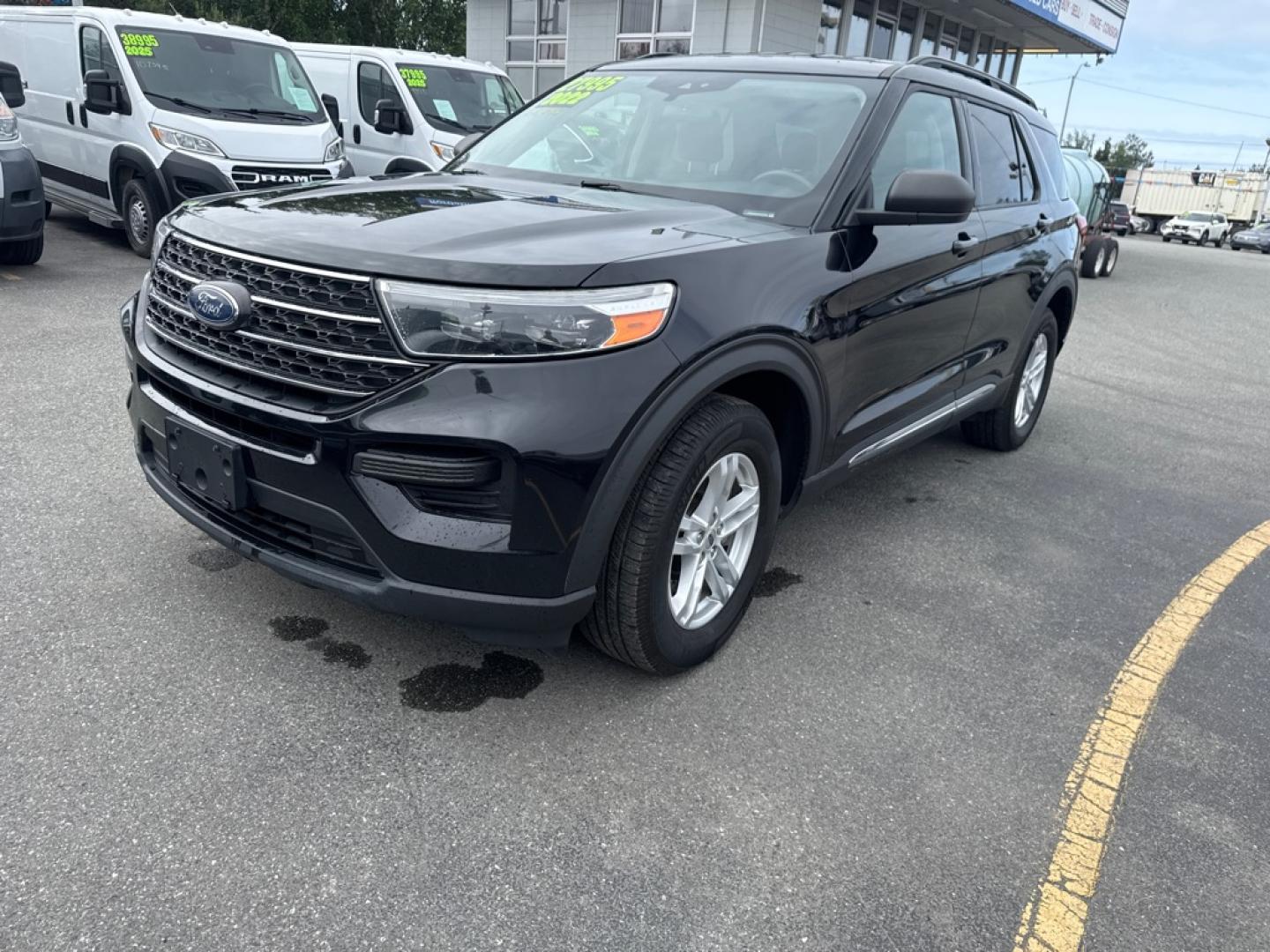 2022 BLACK FORD EXPLORER XLT (1FMSK8DH2NG) with an 2.3L engine, Automatic transmission, located at 929 East 8th Ave, Anchorage, AK, 99501, (907) 274-2277, 61.214783, -149.866074- Photo#0