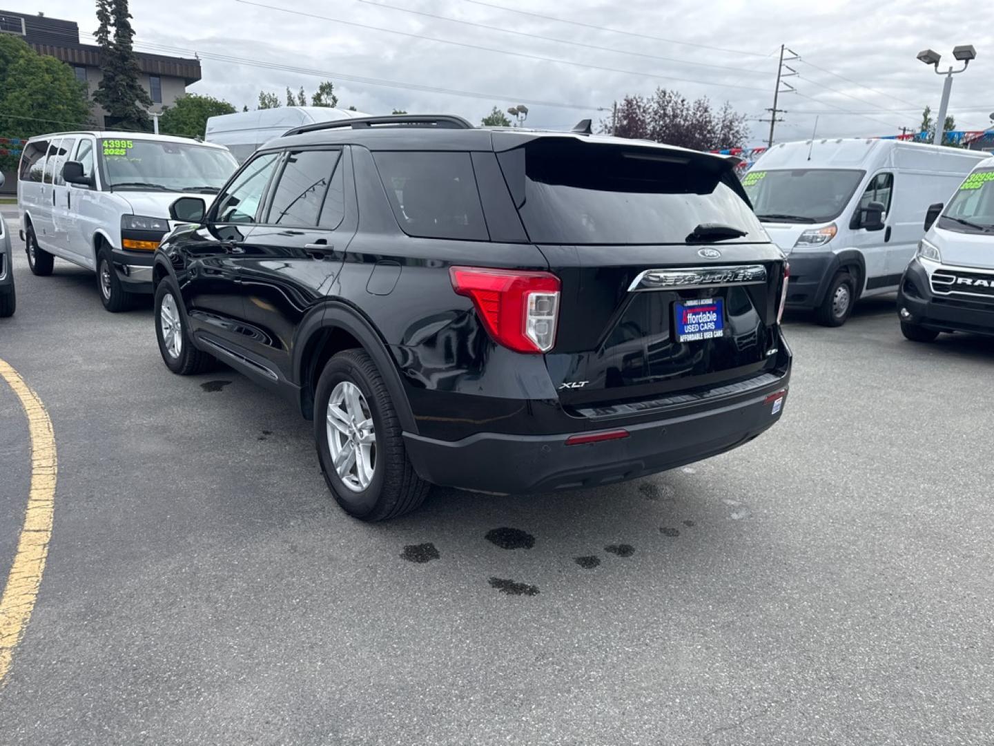 2022 BLACK FORD EXPLORER XLT (1FMSK8DH2NG) with an 2.3L engine, Automatic transmission, located at 929 East 8th Ave, Anchorage, AK, 99501, (907) 274-2277, 61.214783, -149.866074- Photo#4
