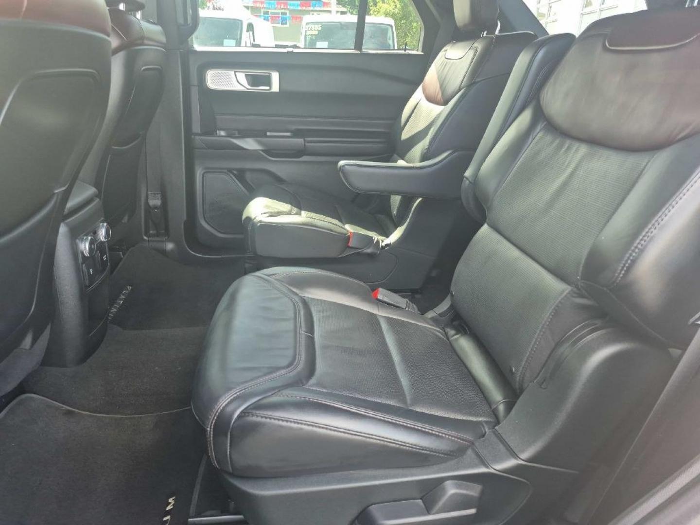 2020 MAROON FORD EXPLORER PLATINUM (1FM5K8HC3LG) with an 3.0L engine, Automatic transmission, located at 929 East 8th Ave, Anchorage, AK, 99501, (907) 274-2277, 61.214783, -149.866074- Photo#3