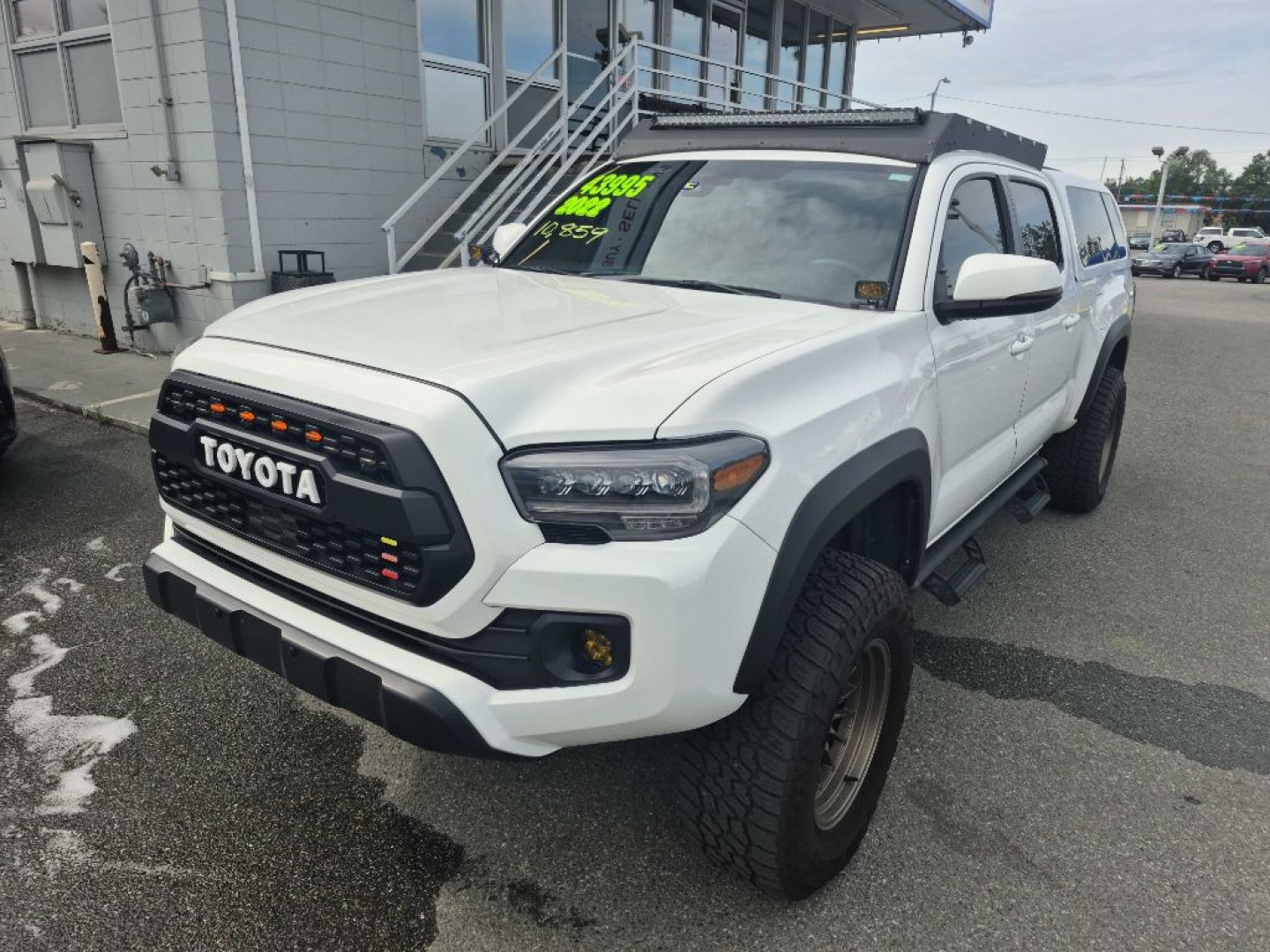 2022 WHITE TOYOTA TACOMA DOUBLE CAB (3TMDZ5BN8NM) with an 3.5L engine, Automatic transmission, located at 929 East 8th Ave, Anchorage, AK, 99501, (907) 274-2277, 61.214783, -149.866074- Photo#0