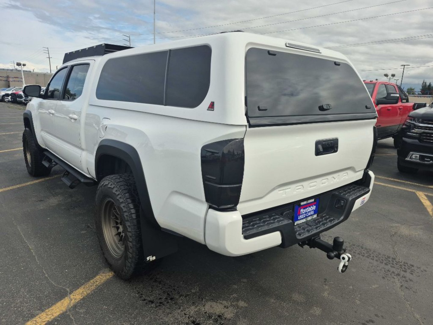 2022 WHITE TOYOTA TACOMA DOUBLE CAB (3TMDZ5BN8NM) with an 3.5L engine, Automatic transmission, located at 929 East 8th Ave, Anchorage, AK, 99501, (907) 274-2277, 61.214783, -149.866074- Photo#2