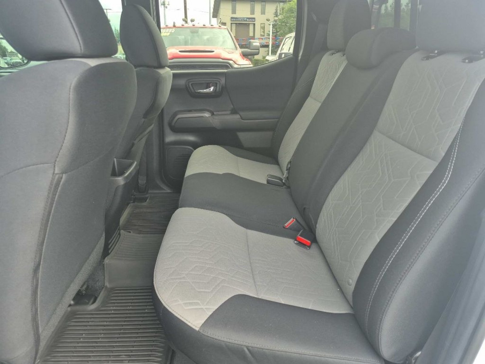 2022 WHITE TOYOTA TACOMA DOUBLE CAB (3TMDZ5BN8NM) with an 3.5L engine, Automatic transmission, located at 929 East 8th Ave, Anchorage, AK, 99501, (907) 274-2277, 61.214783, -149.866074 - Photo#3