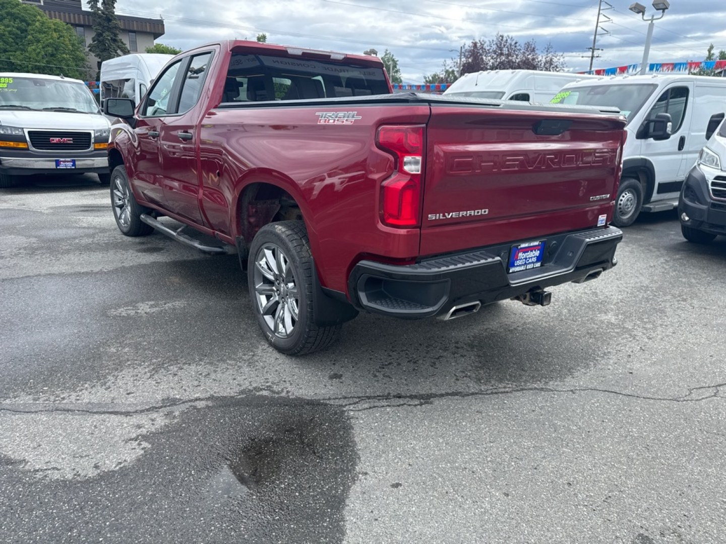 2019 MAROON CHEVROLET SILVERADO 1500 TRAIL BOSS CUSTOM (1GCRYCEF2KZ) with an 5.3L engine, Automatic transmission, located at 929 East 8th Ave, Anchorage, AK, 99501, (907) 274-2277, 61.214783, -149.866074- Photo#4