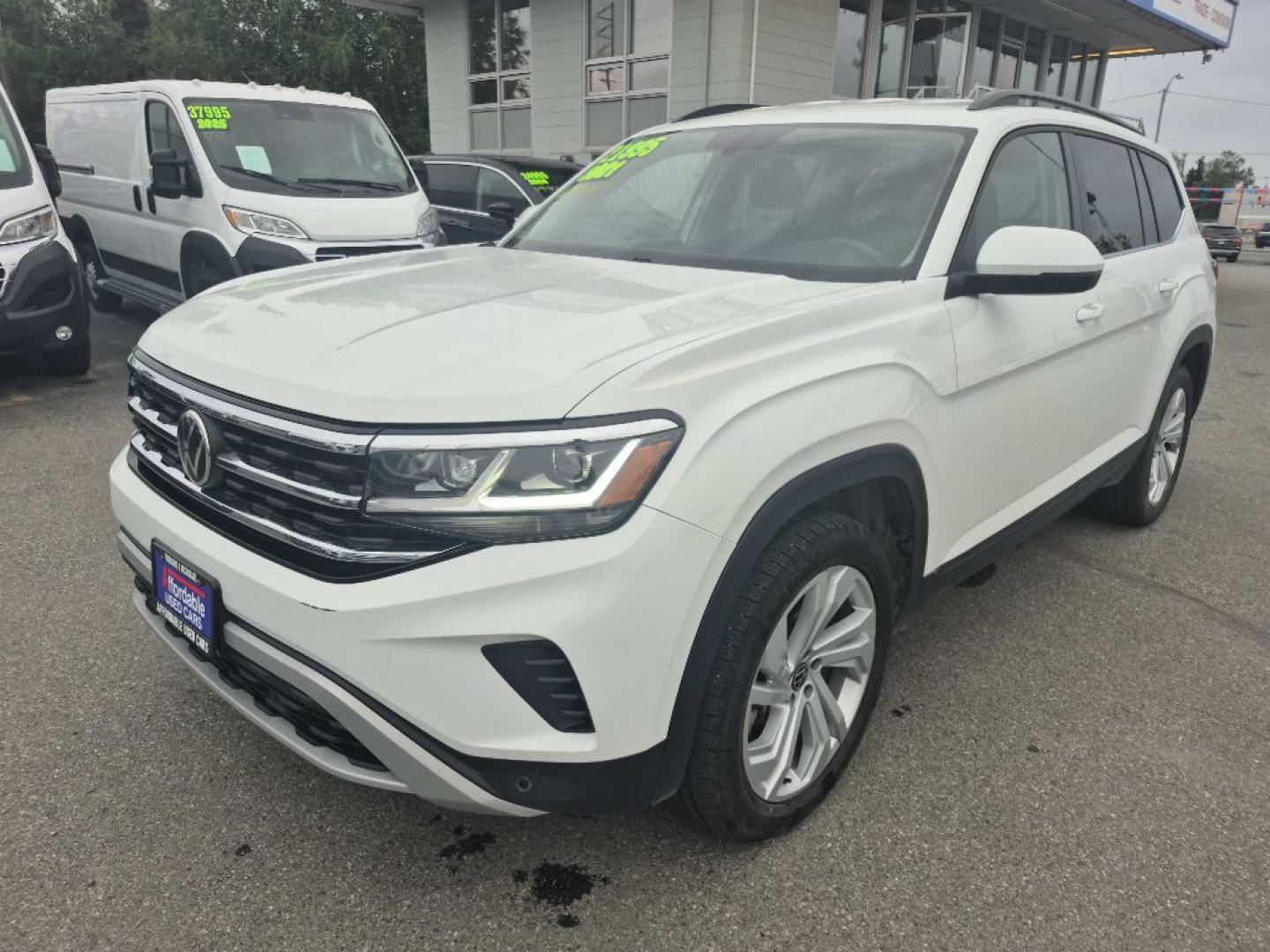 2021 WHITE VOLKSWAGEN ATLAS SE (1V2HR2CA6MC) with an 3.6L engine, Automatic transmission, located at 929 East 8th Ave, Anchorage, AK, 99501, (907) 274-2277, 61.214783, -149.866074- Photo#0