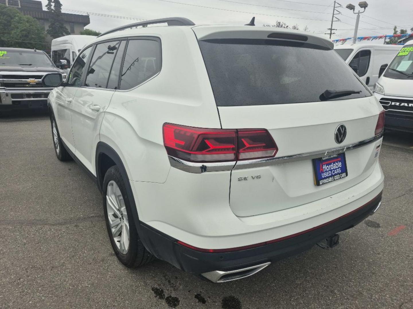 2021 WHITE VOLKSWAGEN ATLAS SE (1V2HR2CA6MC) with an 3.6L engine, Automatic transmission, located at 929 East 8th Ave, Anchorage, AK, 99501, (907) 274-2277, 61.214783, -149.866074- Photo#2