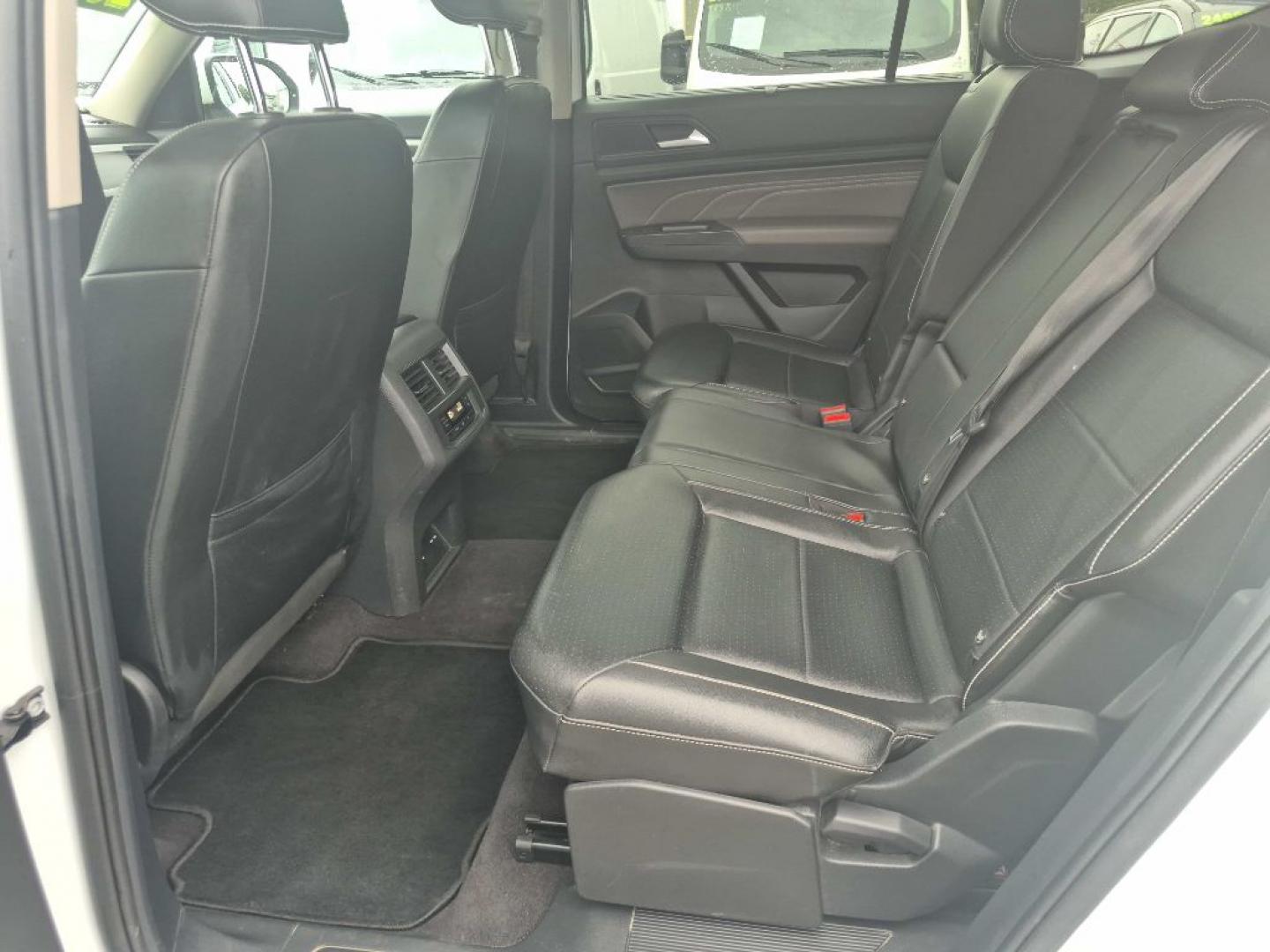 2021 WHITE VOLKSWAGEN ATLAS SE (1V2HR2CA6MC) with an 3.6L engine, Automatic transmission, located at 929 East 8th Ave, Anchorage, AK, 99501, (907) 274-2277, 61.214783, -149.866074- Photo#3