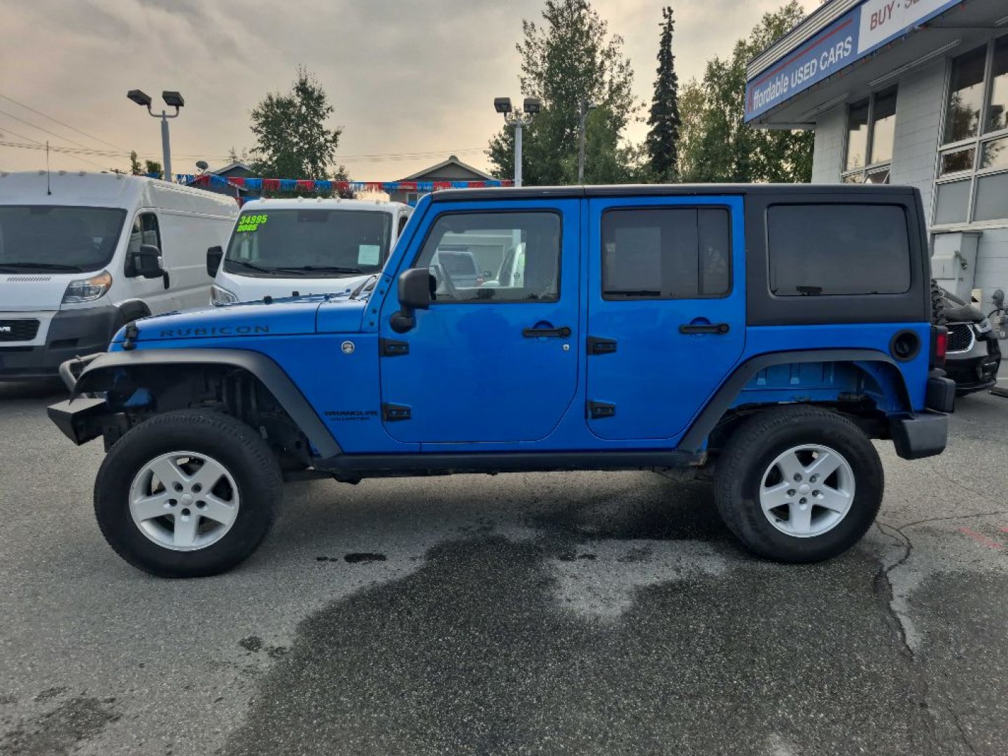 2014 BLUE JEEP WRANGLER UNLIMI RUBICON (1C4HJWFG5EL) with an 3.6L engine, Automatic transmission, located at 929 East 8th Ave, Anchorage, AK, 99501, (907) 274-2277, 61.214783, -149.866074- Photo#1
