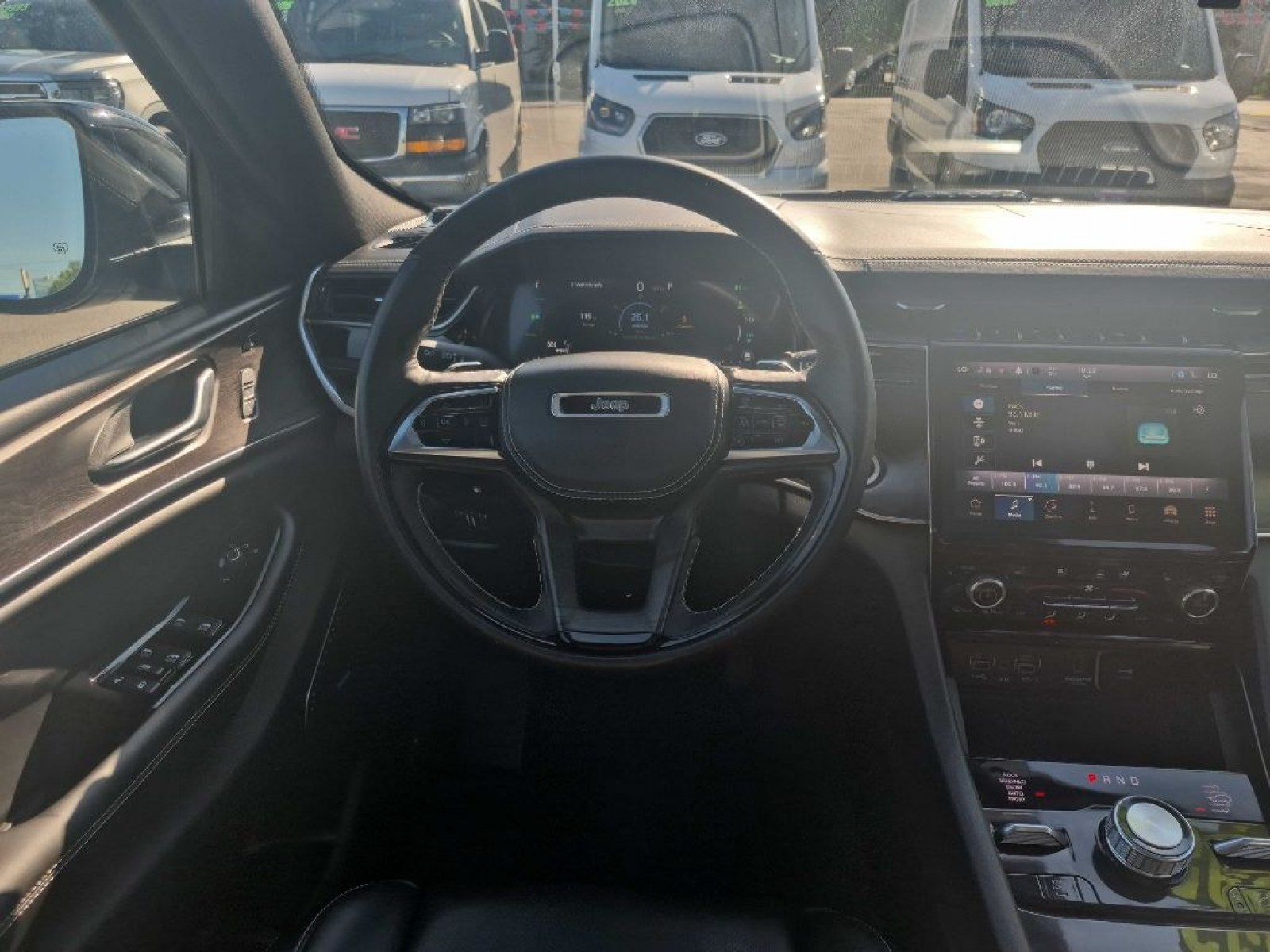 2022 WHITE JEEP GRAND CHEROKEE OVERLAND 4XE (1C4RJYD60N8) with an 2.0L engine, Automatic transmission, located at 929 East 8th Ave, Anchorage, AK, 99501, (907) 274-2277, 61.214783, -149.866074 - Photo#4