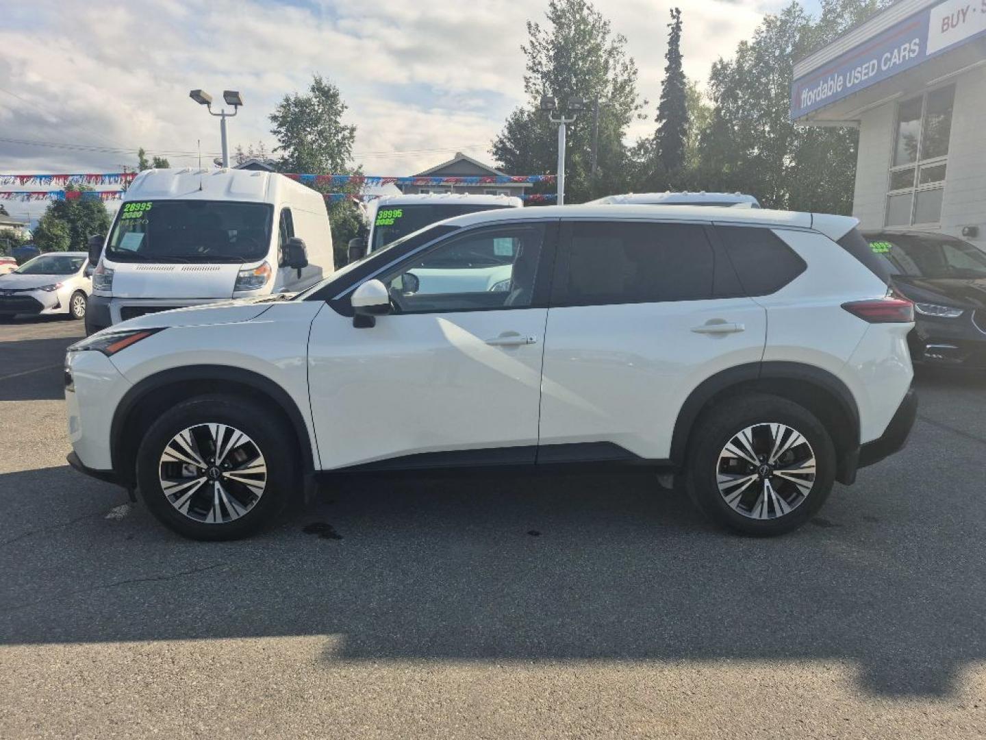 2023 WHITE NISSAN ROGUE SV (JN8BT3BB8PW) with an 1.5L engine, Continuously Variable transmission, located at 929 East 8th Ave, Anchorage, AK, 99501, (907) 274-2277, 61.214783, -149.866074- Photo#2