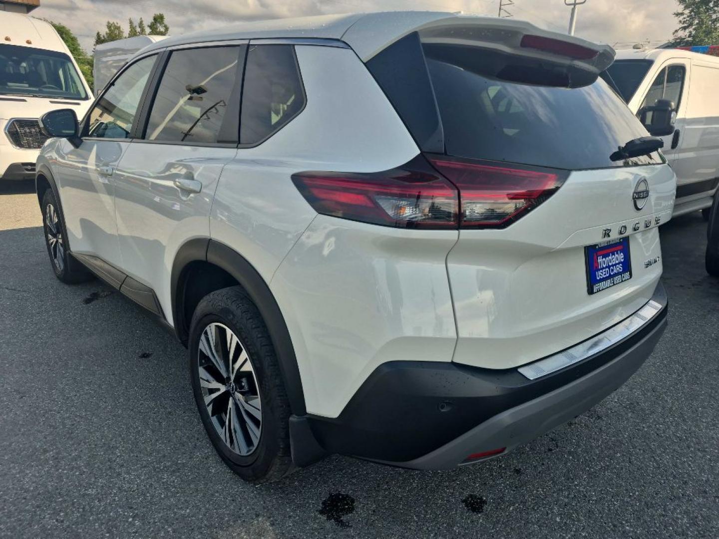 2023 WHITE NISSAN ROGUE SV (JN8BT3BB8PW) with an 1.5L engine, Continuously Variable transmission, located at 929 East 8th Ave, Anchorage, AK, 99501, (907) 274-2277, 61.214783, -149.866074- Photo#3
