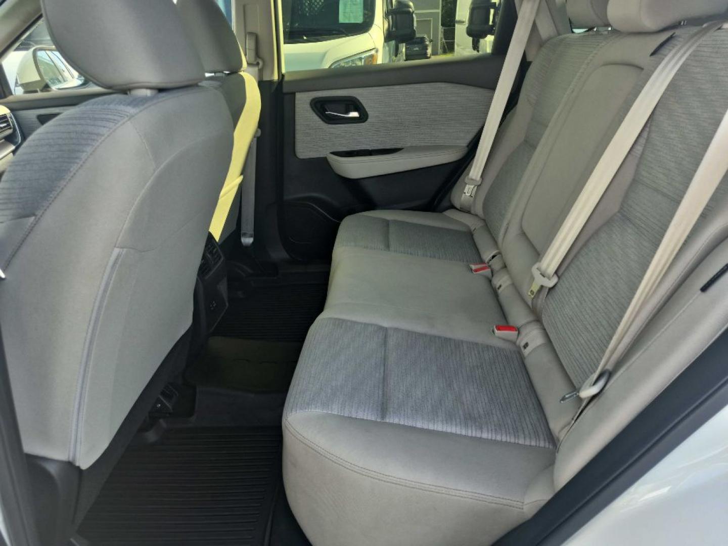 2023 WHITE NISSAN ROGUE SV (JN8BT3BB8PW) with an 1.5L engine, Continuously Variable transmission, located at 929 East 8th Ave, Anchorage, AK, 99501, (907) 274-2277, 61.214783, -149.866074- Photo#4