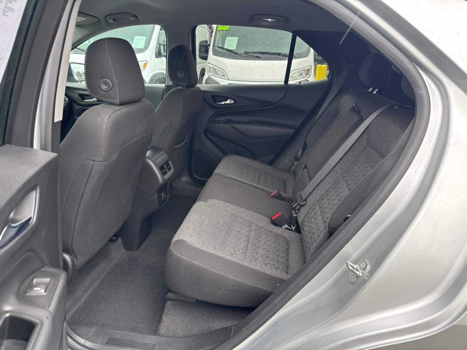 2022 SILVER CHEVROLET EQUINOX LT (3GNAXUEV9NL) with an 1.5L engine, Automatic transmission, located at 929 East 8th Ave, Anchorage, AK, 99501, (907) 274-2277, 61.214783, -149.866074 - Photo#2