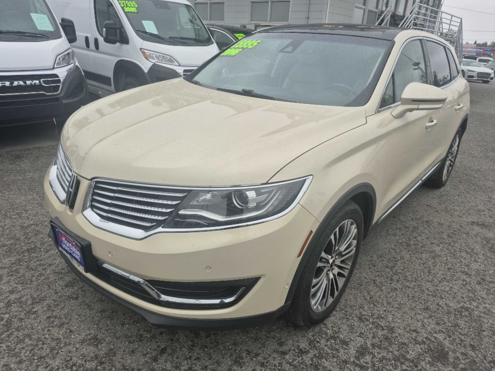 2016 WHITE LINCOLN MKX RESERVE (2LMPJ8LR5GB) with an 3.7L engine, Automatic transmission, located at 929 East 8th Ave, Anchorage, AK, 99501, (907) 274-2277, 61.214783, -149.866074 - Photo#0