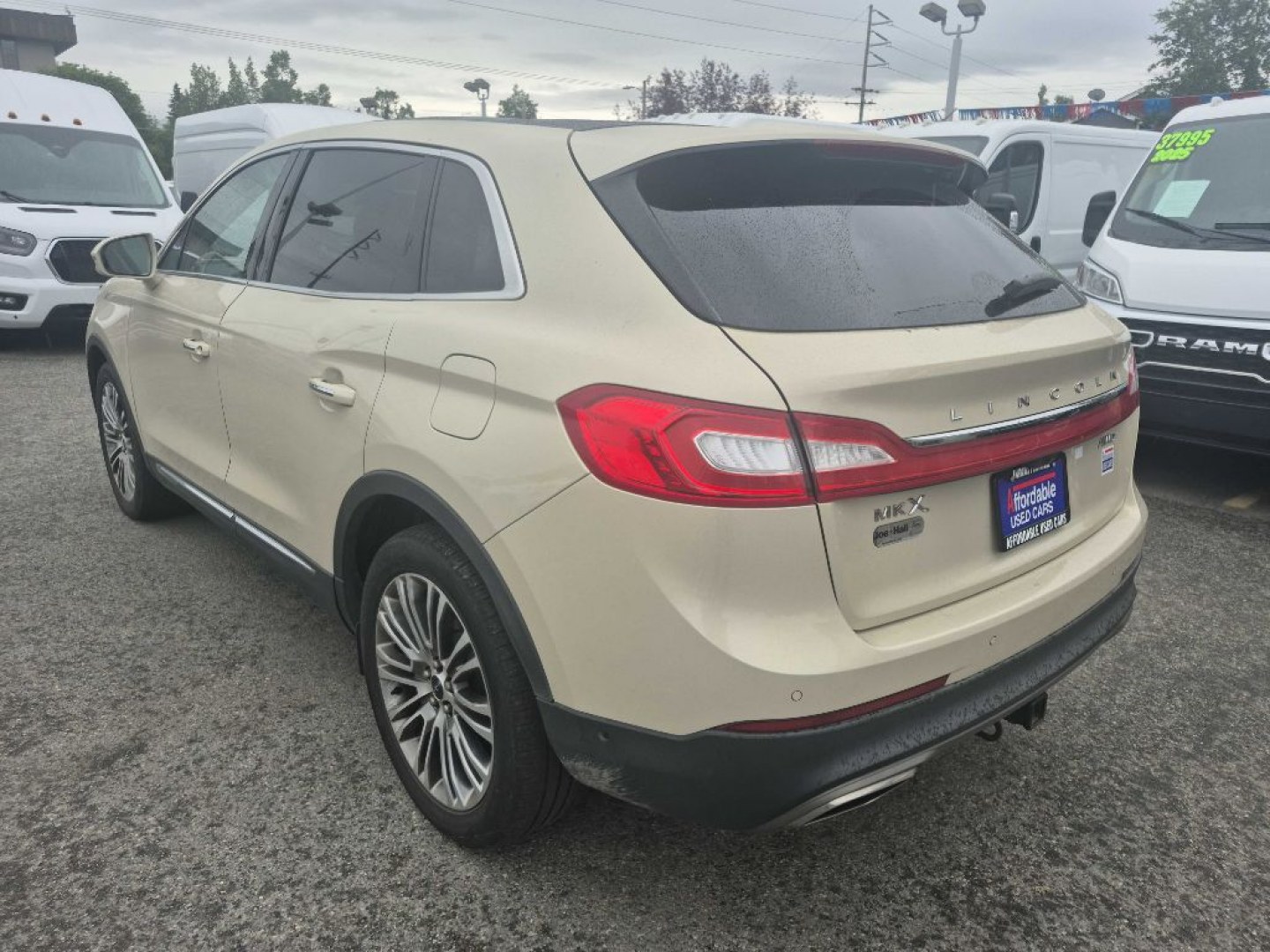 2016 WHITE LINCOLN MKX RESERVE (2LMPJ8LR5GB) with an 3.7L engine, Automatic transmission, located at 929 East 8th Ave, Anchorage, AK, 99501, (907) 274-2277, 61.214783, -149.866074- Photo#2