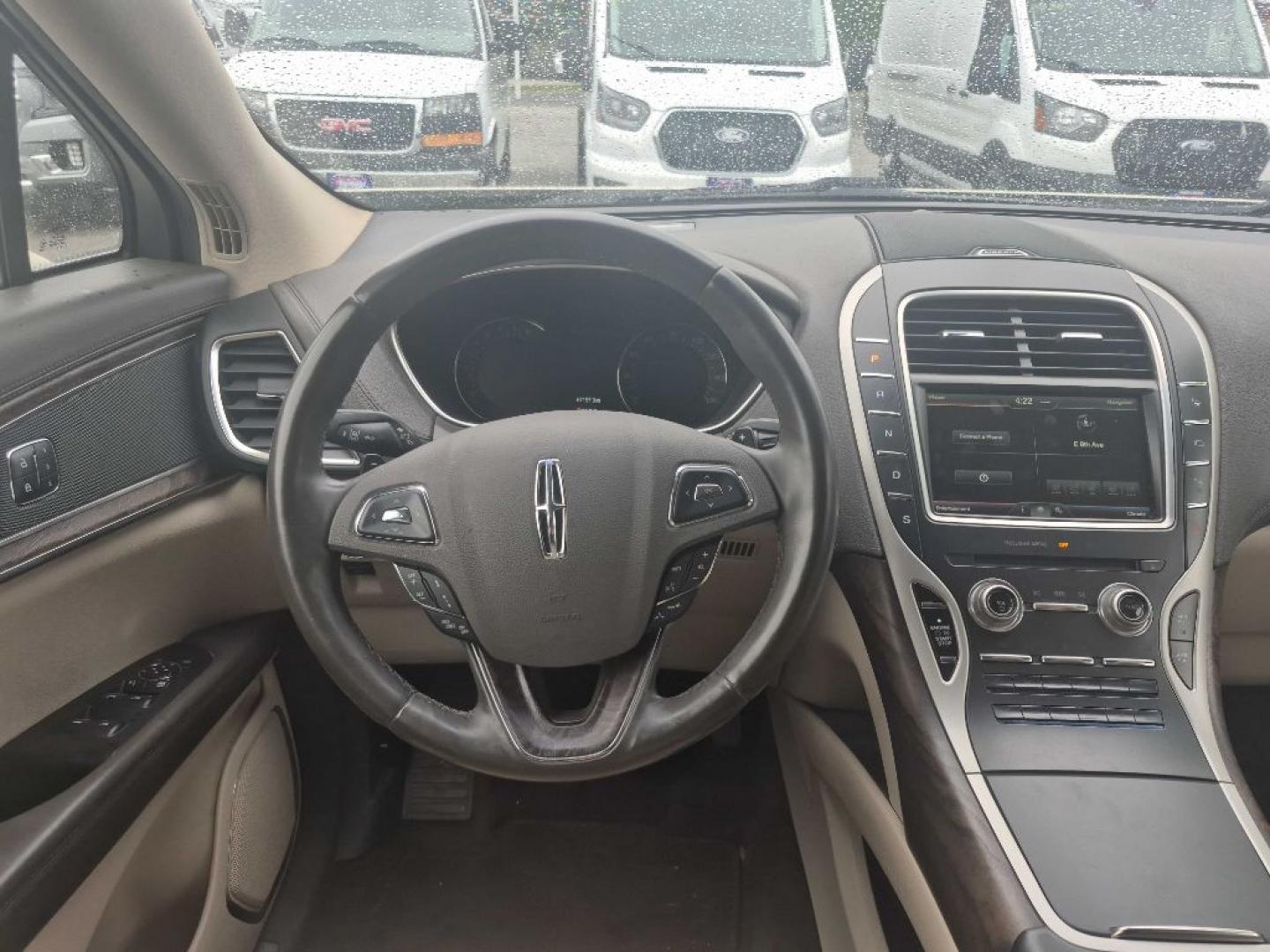 2016 WHITE LINCOLN MKX RESERVE (2LMPJ8LR5GB) with an 3.7L engine, Automatic transmission, located at 929 East 8th Ave, Anchorage, AK, 99501, (907) 274-2277, 61.214783, -149.866074- Photo#4