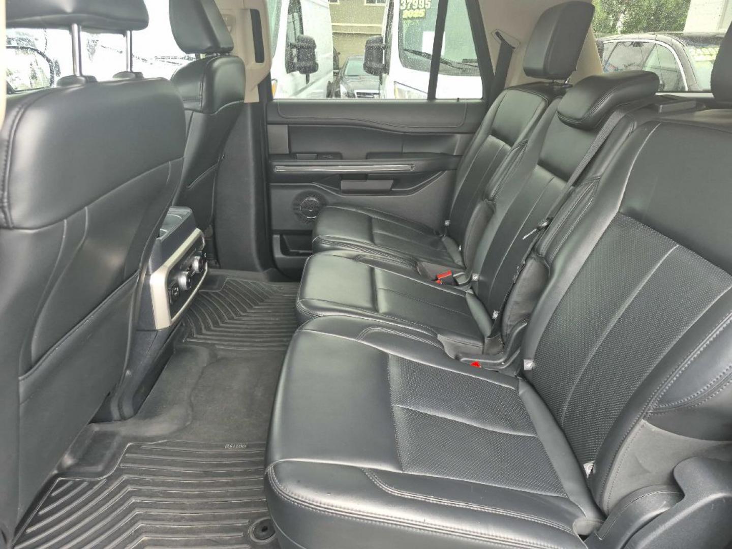 2023 BLACK FORD EXPEDITION MAX XLT (1FMJK1J83PE) with an 3.5L engine, Automatic transmission, located at 929 East 8th Ave, Anchorage, AK, 99501, (907) 274-2277, 61.214783, -149.866074- Photo#3