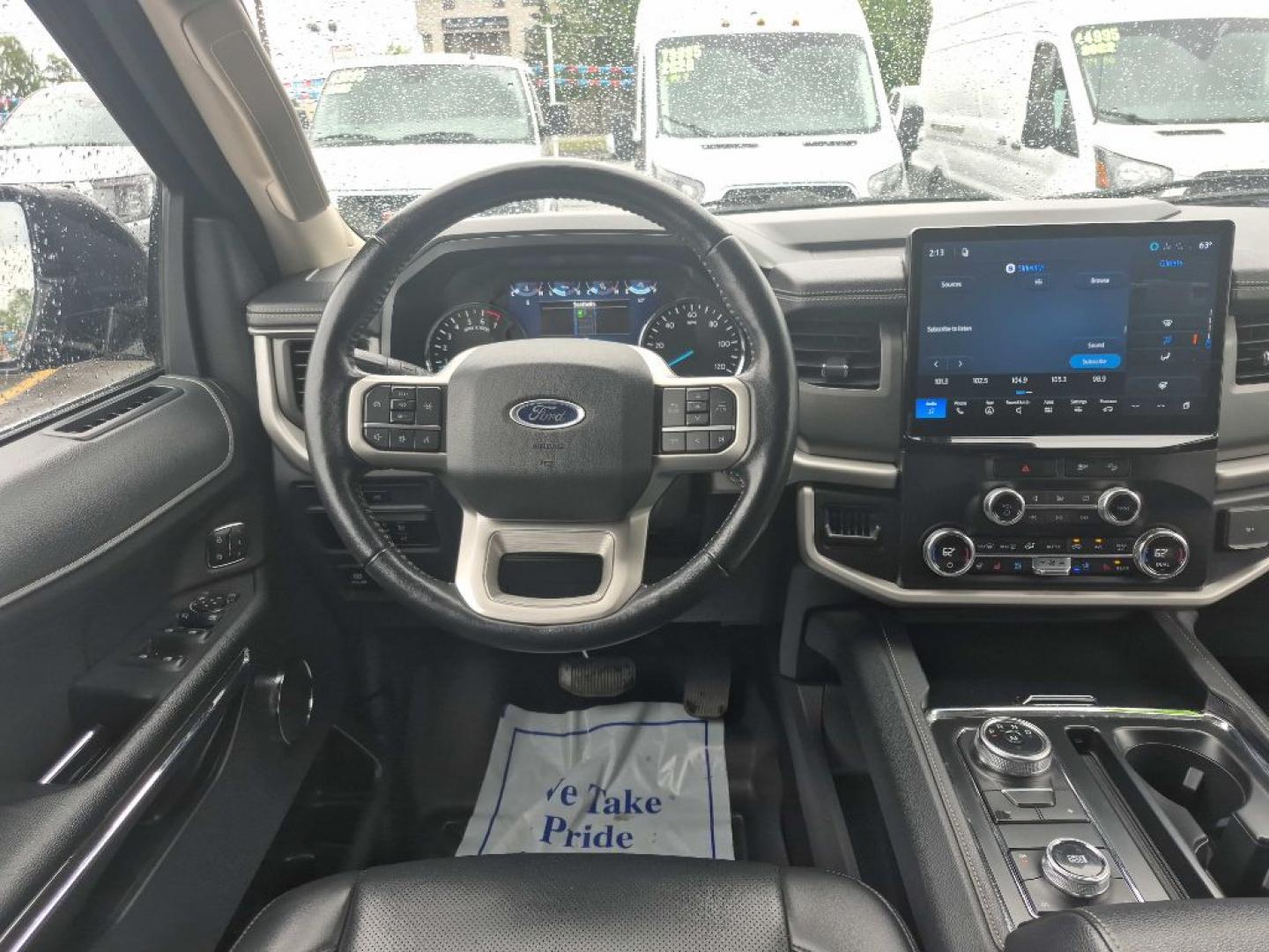 2023 BLACK FORD EXPEDITION MAX XLT (1FMJK1J83PE) with an 3.5L engine, Automatic transmission, located at 929 East 8th Ave, Anchorage, AK, 99501, (907) 274-2277, 61.214783, -149.866074- Photo#4