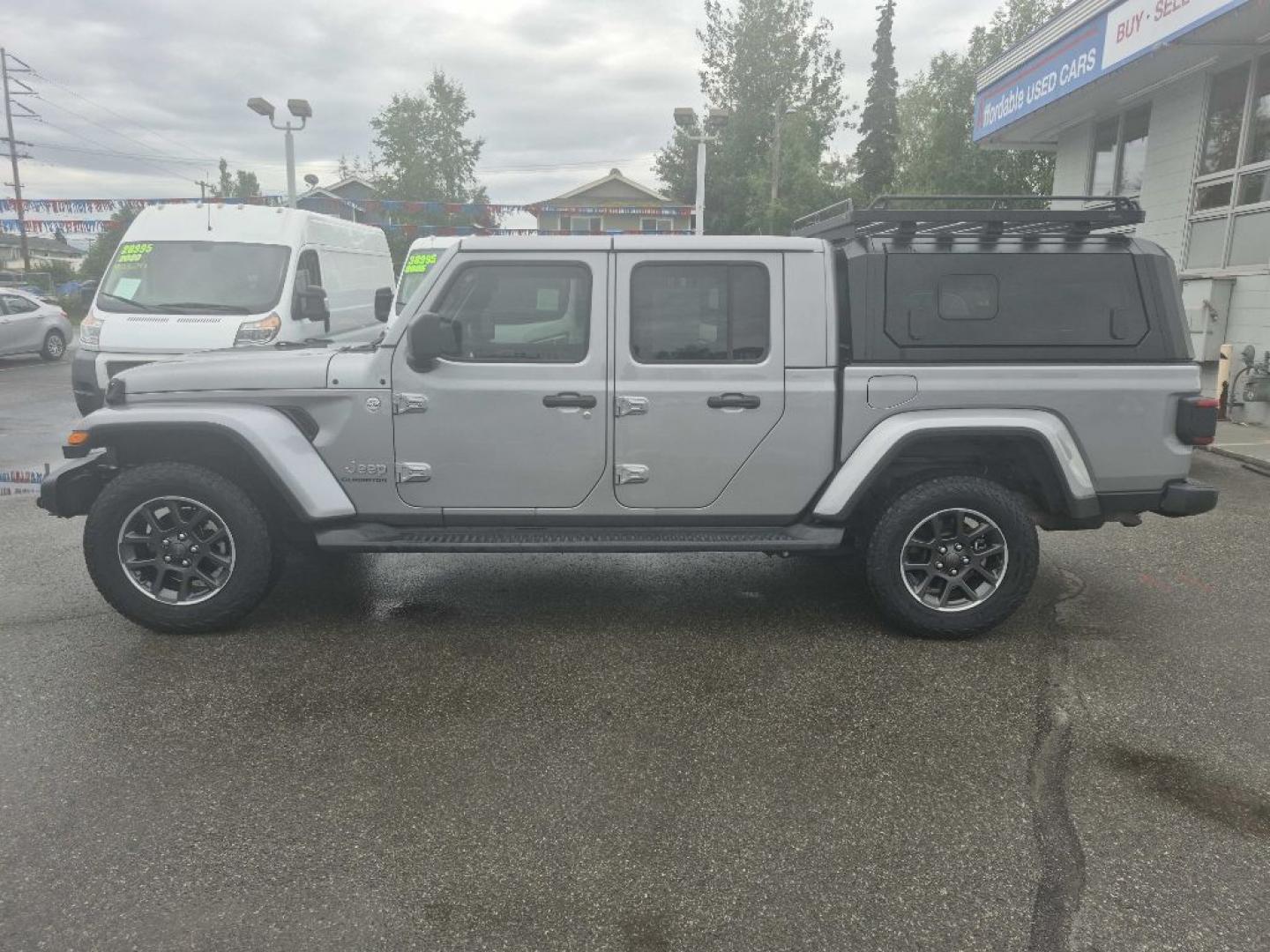 2020 SILVER JEEP GLADIATOR OVERLAND (1C6HJTFG3LL) with an 3.6L engine, Automatic transmission, located at 929 East 8th Ave, Anchorage, AK, 99501, (907) 274-2277, 61.214783, -149.866074- Photo#1