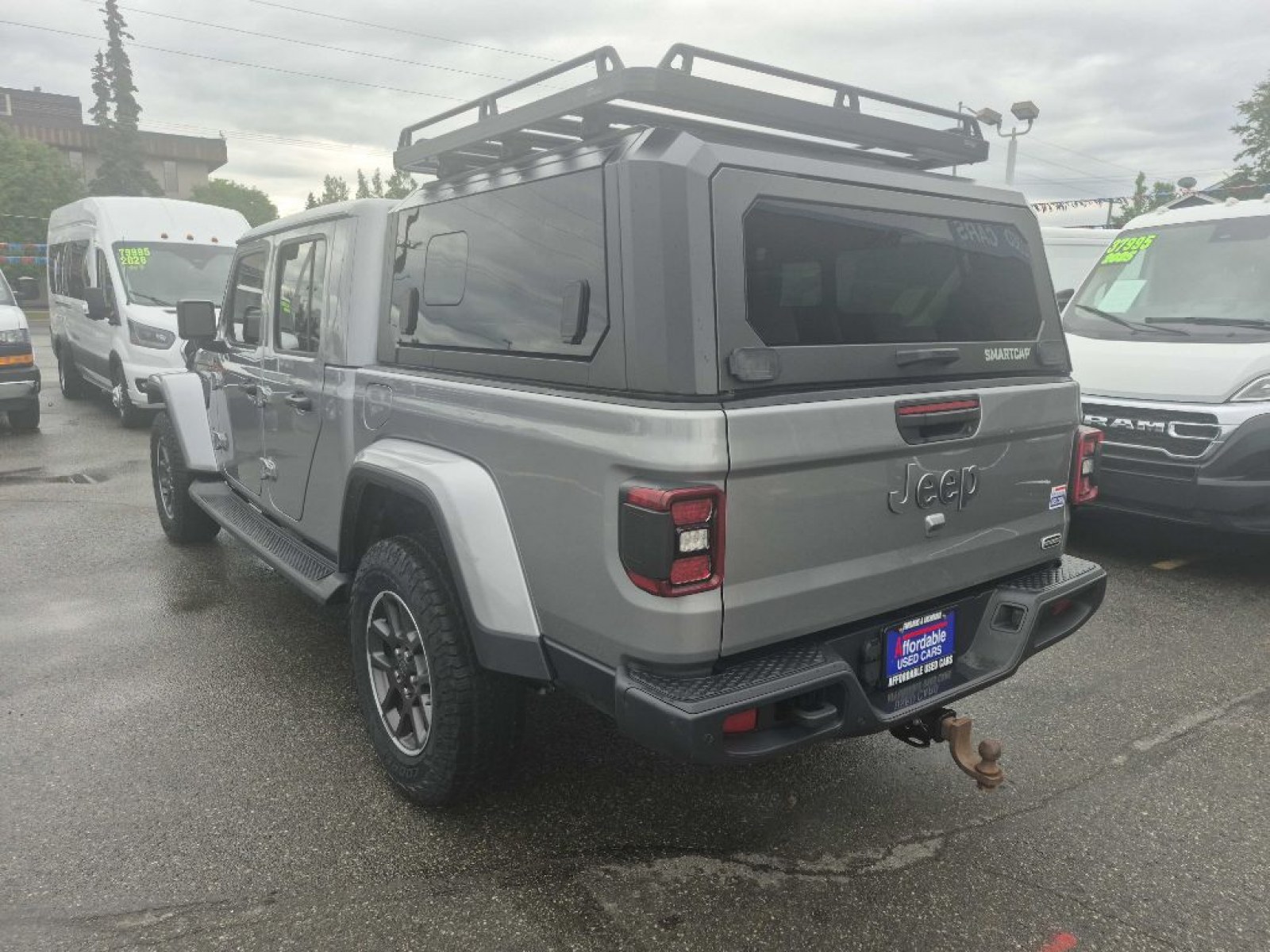 2020 SILVER JEEP GLADIATOR OVERLAND (1C6HJTFG3LL) with an 3.6L engine, Automatic transmission, located at 929 East 8th Ave, Anchorage, AK, 99501, (907) 274-2277, 61.214783, -149.866074 - Photo#2