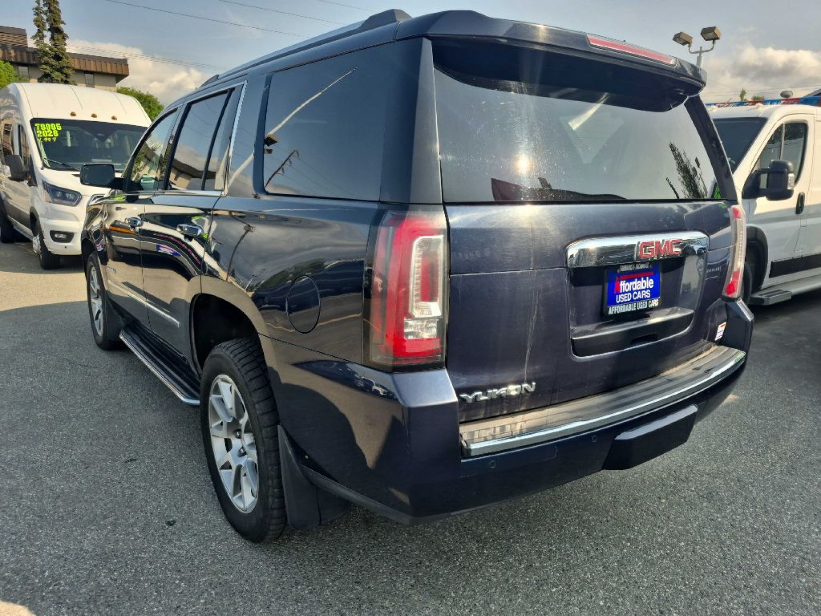 2017 BLUE GMC YUKON DENALI (1GKS2CKJ5HR) with an 6.2L engine, Automatic transmission, located at 929 East 8th Ave, Anchorage, AK, 99501, (907) 274-2277, 61.214783, -149.866074 - Photo#2
