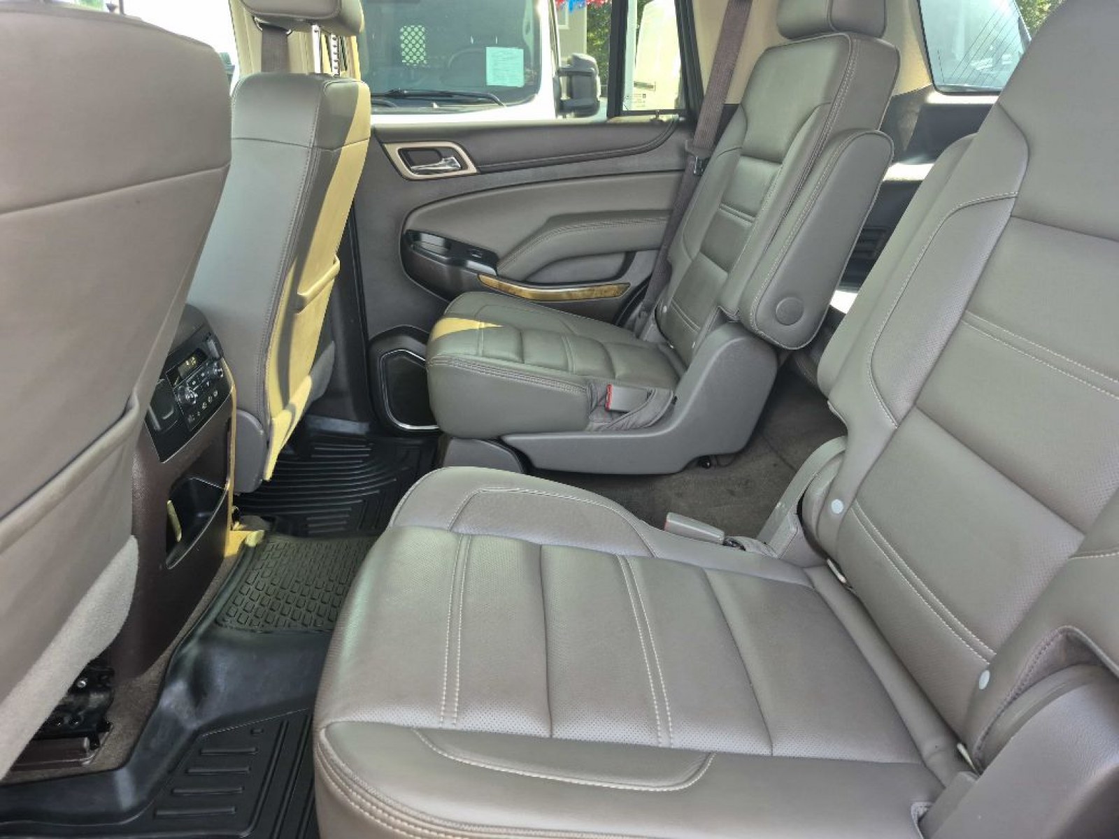 2017 BLUE GMC YUKON DENALI (1GKS2CKJ5HR) with an 6.2L engine, Automatic transmission, located at 929 East 8th Ave, Anchorage, AK, 99501, (907) 274-2277, 61.214783, -149.866074 - Photo#3