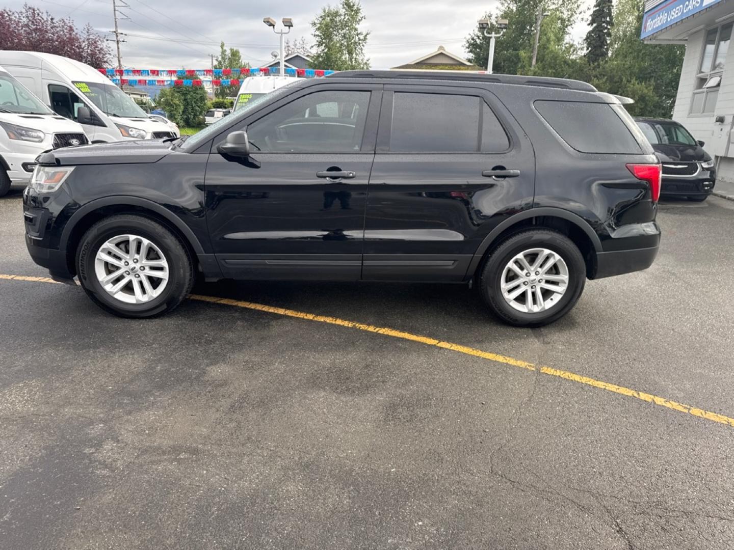2017 BLACK FORD EXPLORER (1FM5K8B84HG) with an 3.5L engine, Automatic transmission, located at 929 East 8th Ave, Anchorage, AK, 99501, (907) 274-2277, 61.214783, -149.866074- Photo#1