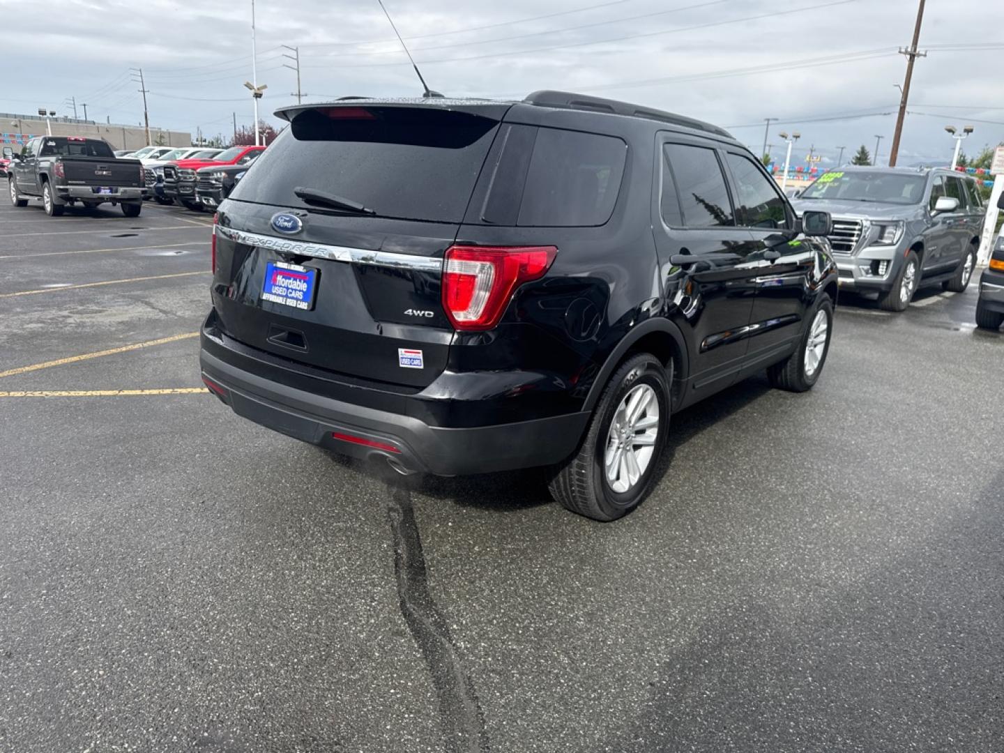 2017 BLACK FORD EXPLORER (1FM5K8B84HG) with an 3.5L engine, Automatic transmission, located at 929 East 8th Ave, Anchorage, AK, 99501, (907) 274-2277, 61.214783, -149.866074- Photo#4