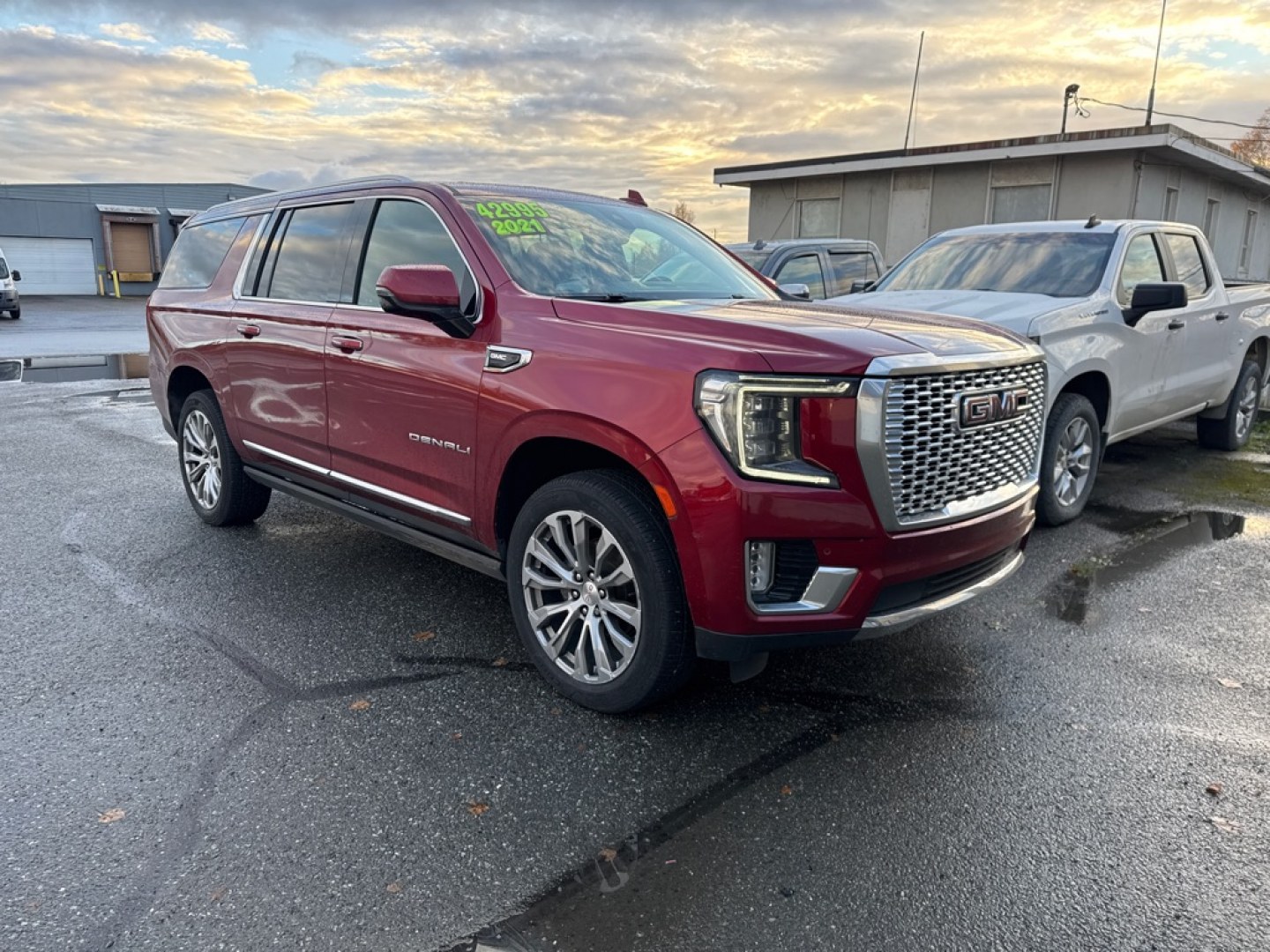 2021 RED GMC YUKON XL DENALI (1GKS2JKL0MR) with an 6.2L engine, Automatic transmission, located at 929 East 8th Ave, Anchorage, AK, 99501, (907) 274-2277, 61.214783, -149.866074- Photo#0