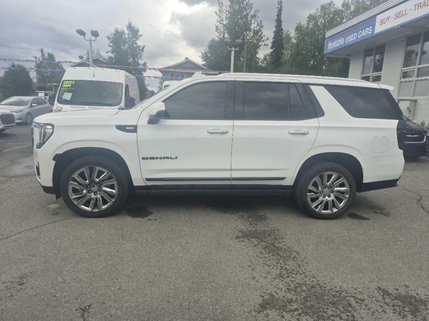 2021 WHITE GMC YUKON DENALI (1GKS2DKL9MR) with an 6.2L engine, Automatic transmission, located at 929 East 8th Ave, Anchorage, AK, 99501, (907) 274-2277, 61.214783, -149.866074- Photo#1