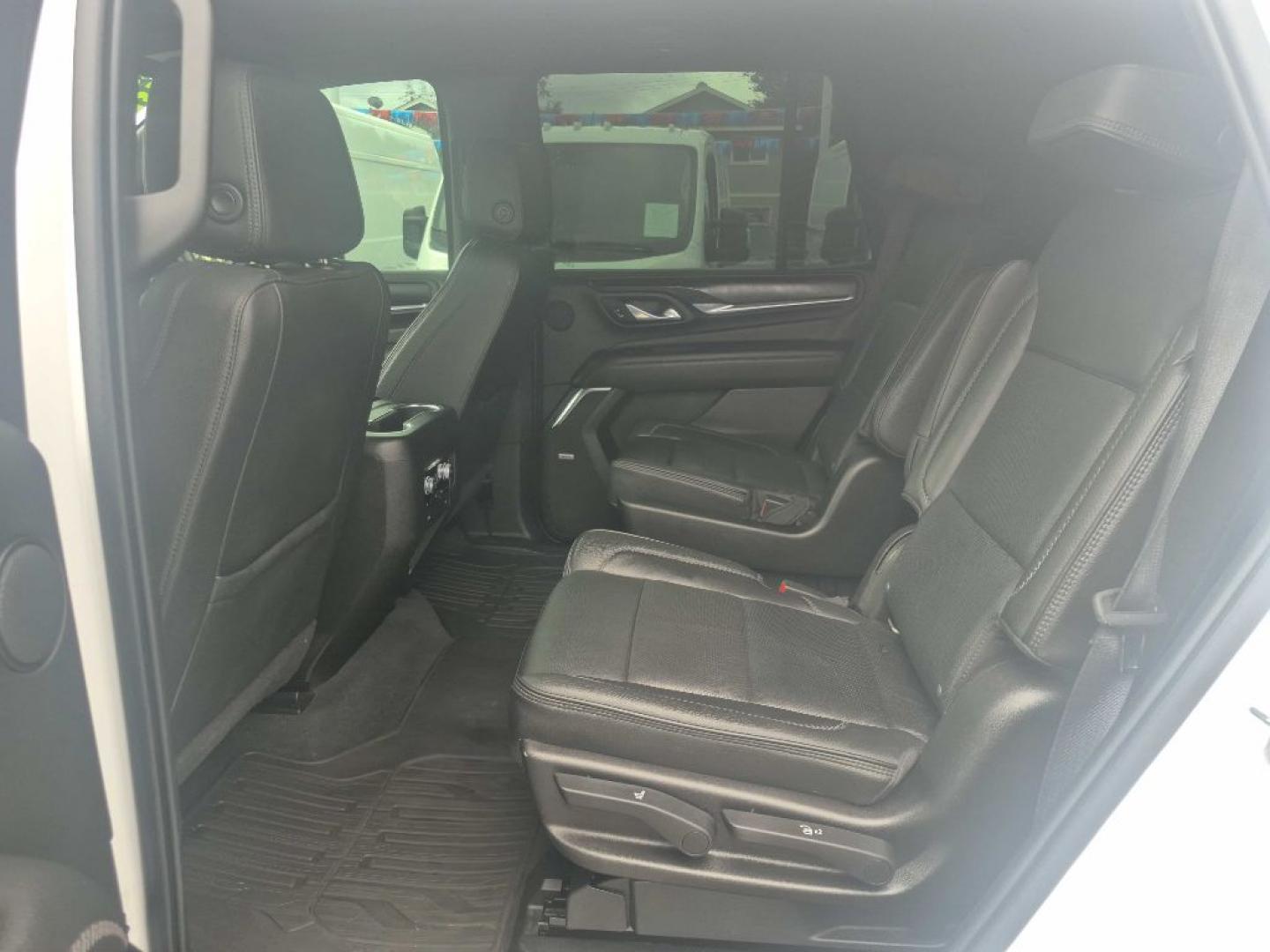 2021 WHITE GMC YUKON DENALI (1GKS2DKL9MR) with an 6.2L engine, Automatic transmission, located at 929 East 8th Ave, Anchorage, AK, 99501, (907) 274-2277, 61.214783, -149.866074- Photo#3