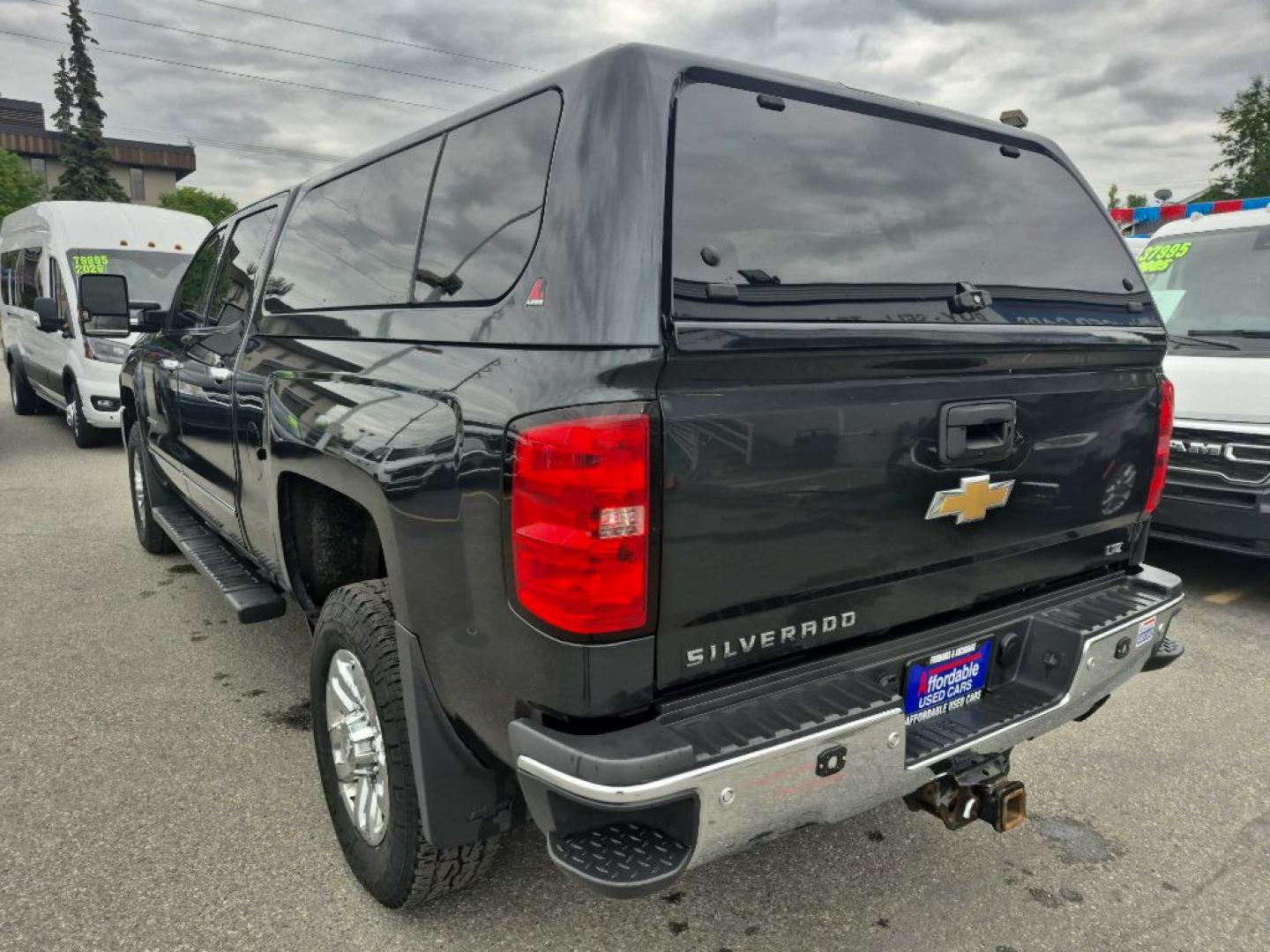 2017 GREEN CHEVROLET SILVERADO 2500 HEAVY DUTY LTZ (1GC1KWEG1HF) with an 6.0L engine, Automatic transmission, located at 929 East 8th Ave, Anchorage, AK, 99501, (907) 274-2277, 61.214783, -149.866074- Photo#2
