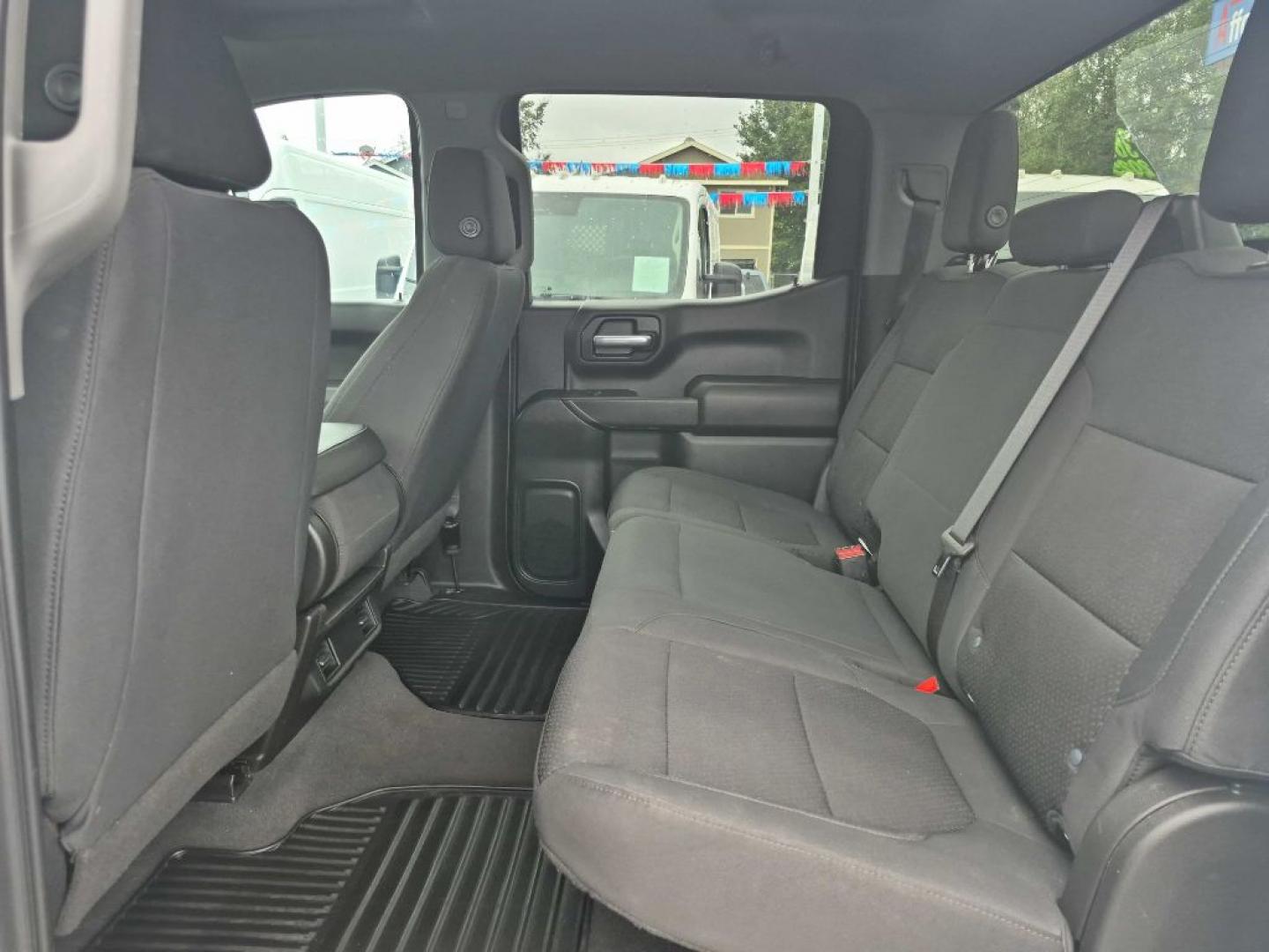2021 WHITE CHEVROLET SILVERADO 1500 TRAIL BOSS CUST (1GCPYCEL6MZ) with an 6.2L engine, Automatic transmission, located at 929 East 8th Ave, Anchorage, AK, 99501, (907) 274-2277, 61.214783, -149.866074- Photo#3