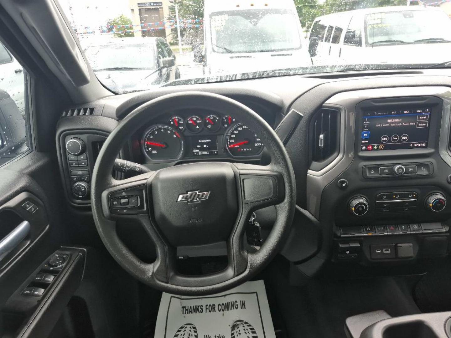 2021 WHITE CHEVROLET SILVERADO 1500 TRAIL BOSS CUST (1GCPYCEL6MZ) with an 6.2L engine, Automatic transmission, located at 929 East 8th Ave, Anchorage, AK, 99501, (907) 274-2277, 61.214783, -149.866074- Photo#4