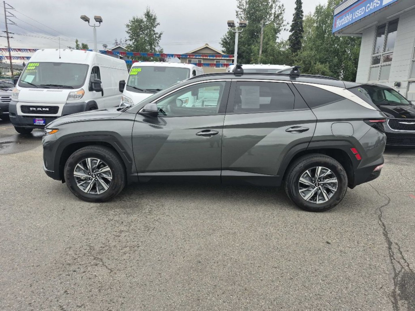2022 GREEN HYUNDAI TUCSON BLUE (KM8JBCA18NU) with an 1.6L engine, Automatic transmission, located at 929 East 8th Ave, Anchorage, AK, 99501, (907) 274-2277, 61.214783, -149.866074- Photo#1
