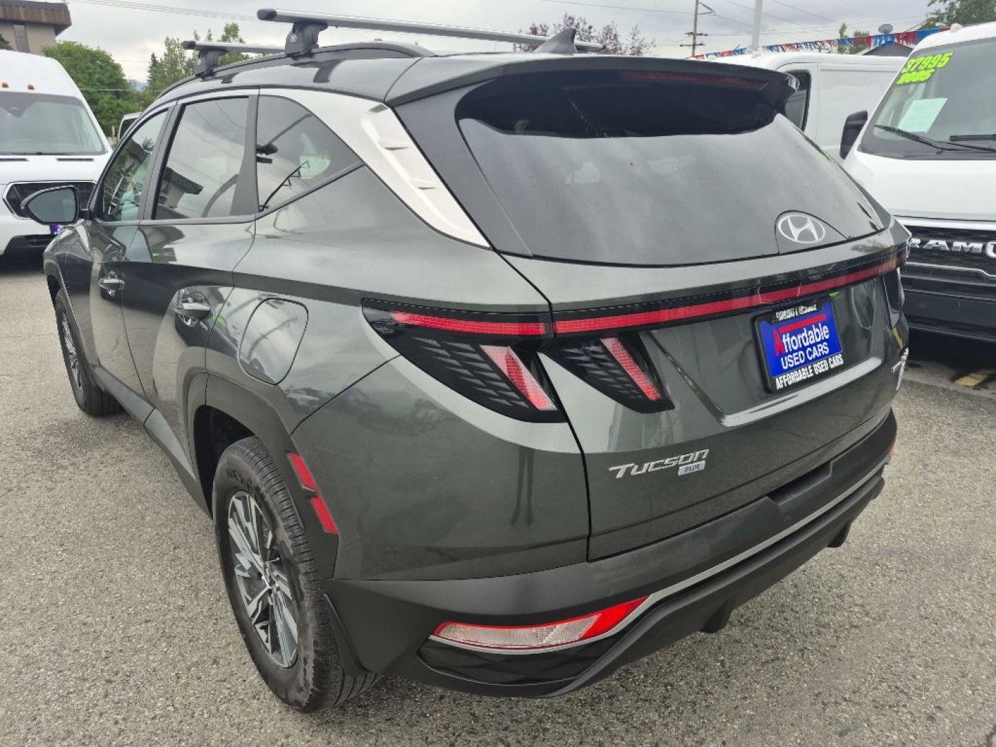 2022 GREEN HYUNDAI TUCSON BLUE (KM8JBCA18NU) with an 1.6L engine, Automatic transmission, located at 929 East 8th Ave, Anchorage, AK, 99501, (907) 274-2277, 61.214783, -149.866074- Photo#2