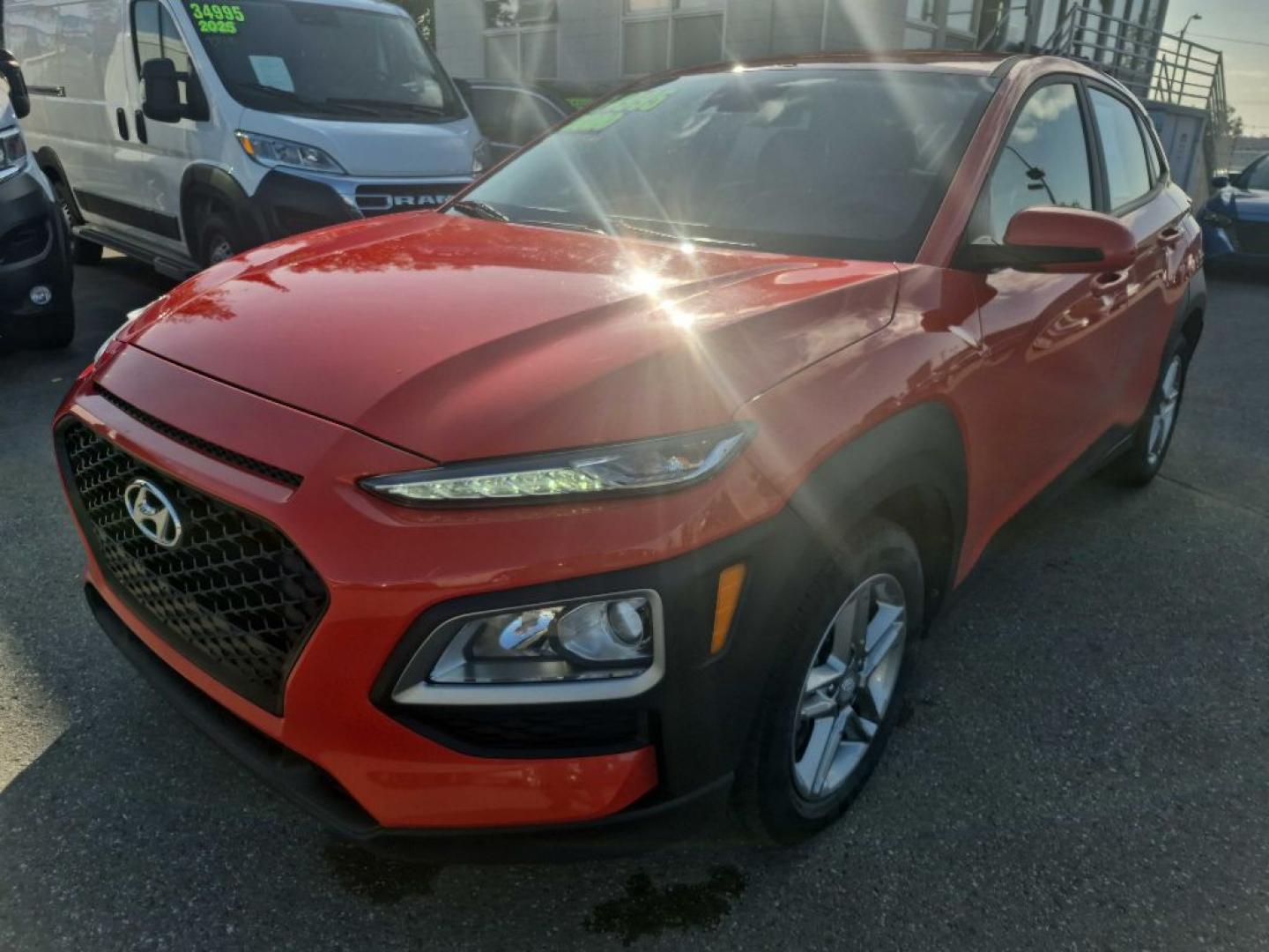 2020 ORANGE HYUNDAI KONA SE (KM8K1CAA9LU) with an 2.0L engine, Automatic transmission, located at 929 East 8th Ave, Anchorage, AK, 99501, (907) 274-2277, 61.214783, -149.866074- Photo#0