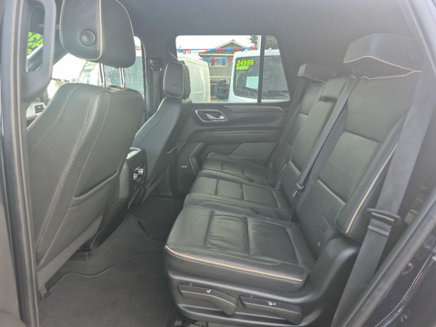 2022 BLUE GMC YUKON SLT (1GKS2BKDXNR) with an 5.3L engine, Automatic transmission, located at 929 East 8th Ave, Anchorage, AK, 99501, (907) 274-2277, 61.214783, -149.866074- Photo#3