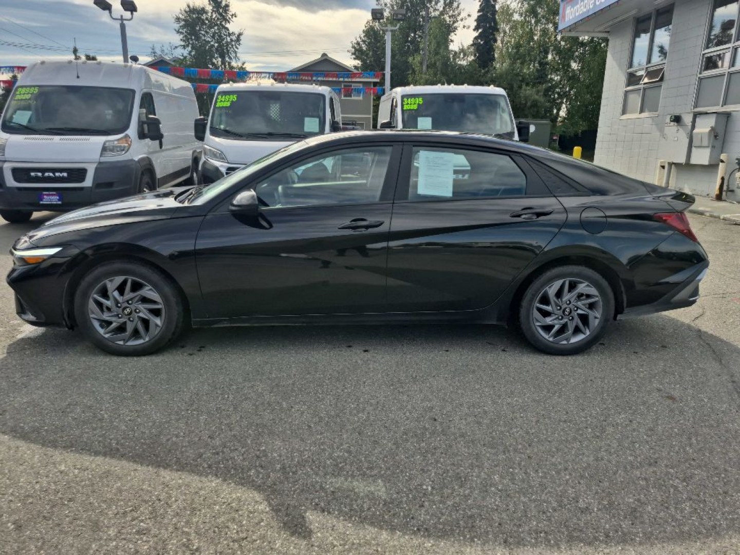 2024 BLACK HYUNDAI ELANTRA SEL SEL (KMHLM4DG8RU) with an 2.0L engine, Continuously Variable transmission, located at 929 East 8th Ave, Anchorage, AK, 99501, (907) 274-2277, 61.214783, -149.866074- Photo#1