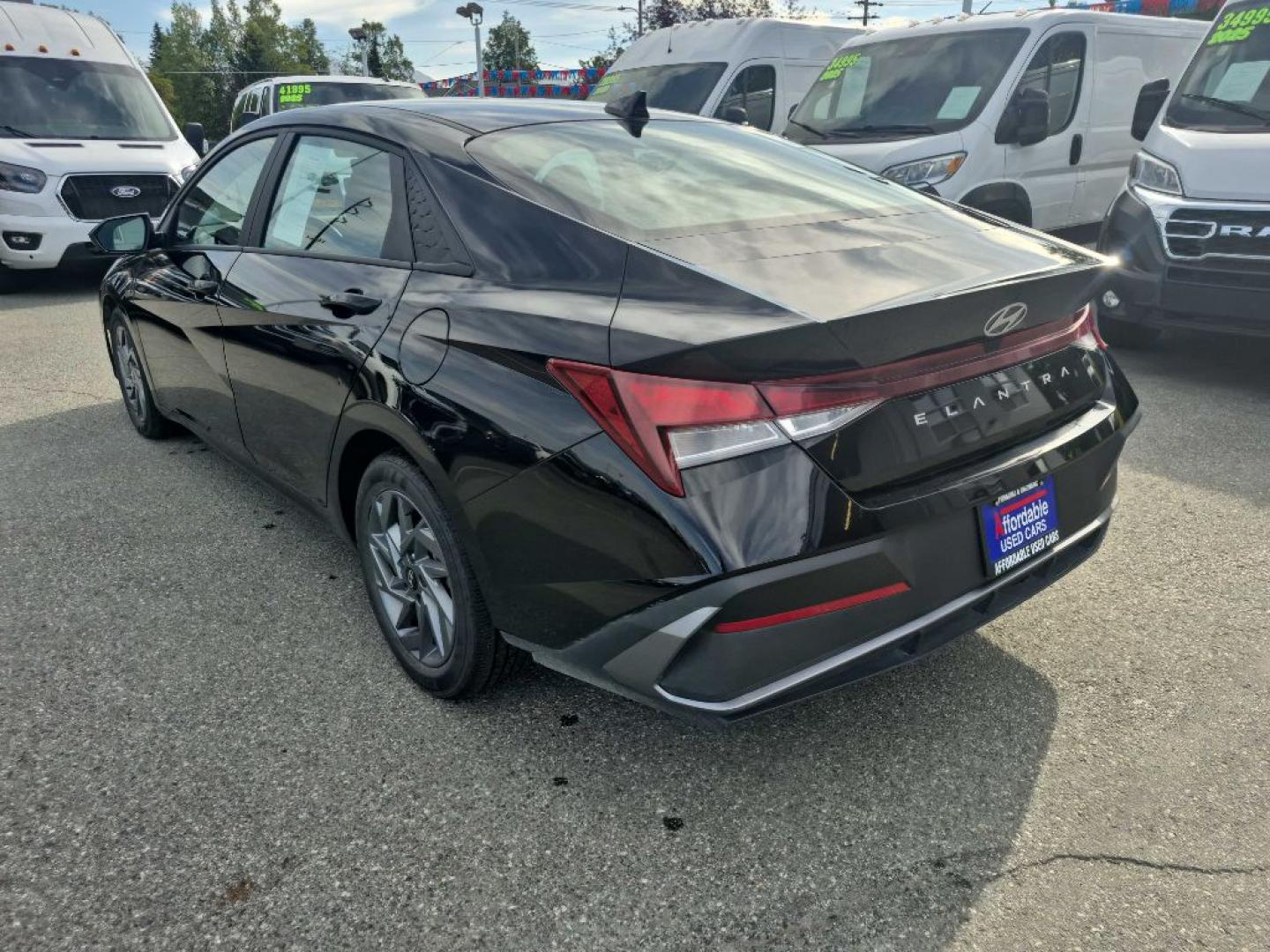 2024 BLACK HYUNDAI ELANTRA SEL SEL (KMHLM4DG8RU) with an 2.0L engine, Continuously Variable transmission, located at 929 East 8th Ave, Anchorage, AK, 99501, (907) 274-2277, 61.214783, -149.866074- Photo#2