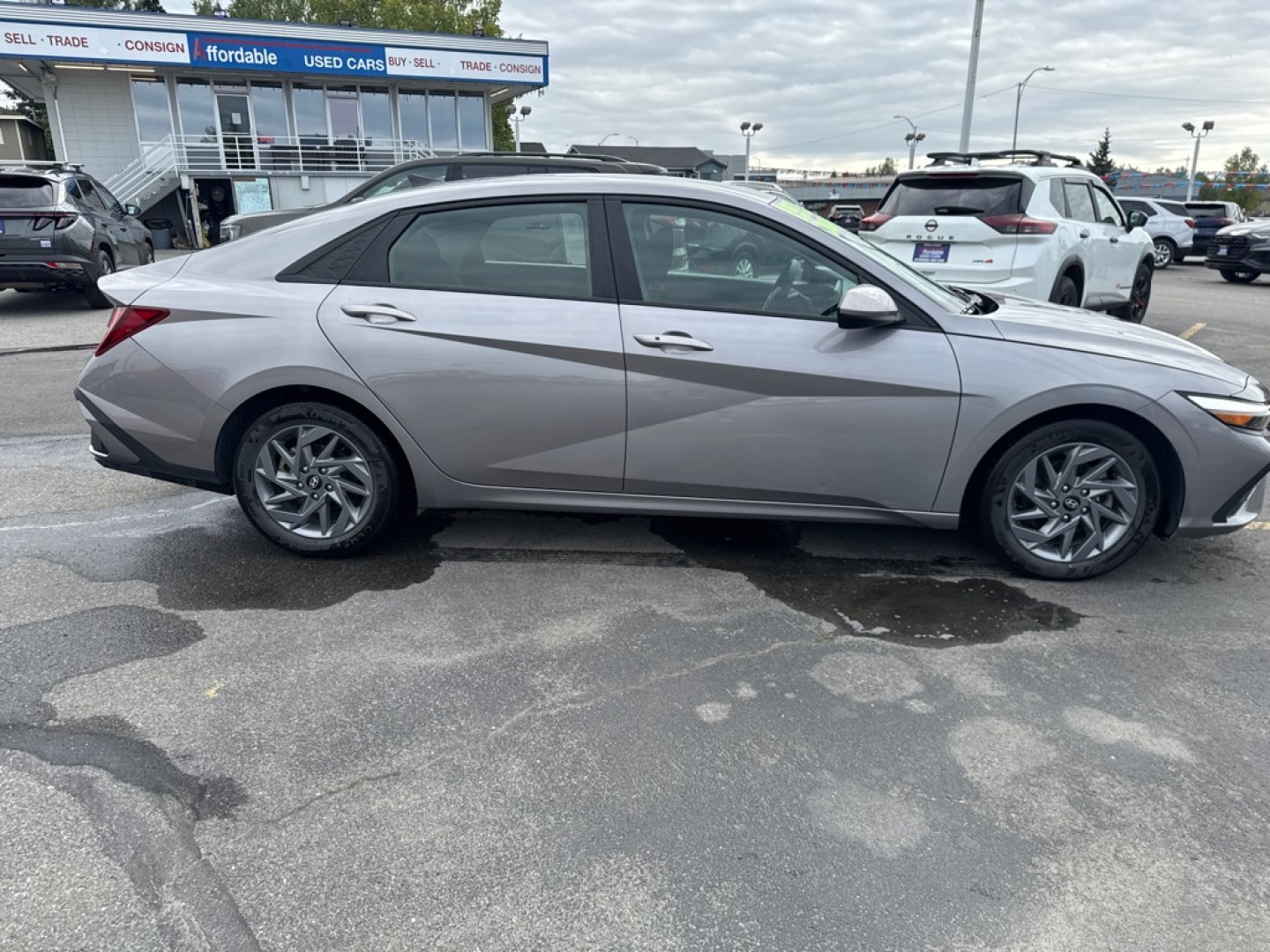 2024 SILVER HYUNDAI ELANTRA SEL SEL (KMHLM4DG7RU) with an 2.0L engine, Continuously Variable transmission, located at 929 East 8th Ave, Anchorage, AK, 99501, (907) 274-2277, 61.214783, -149.866074- Photo#1
