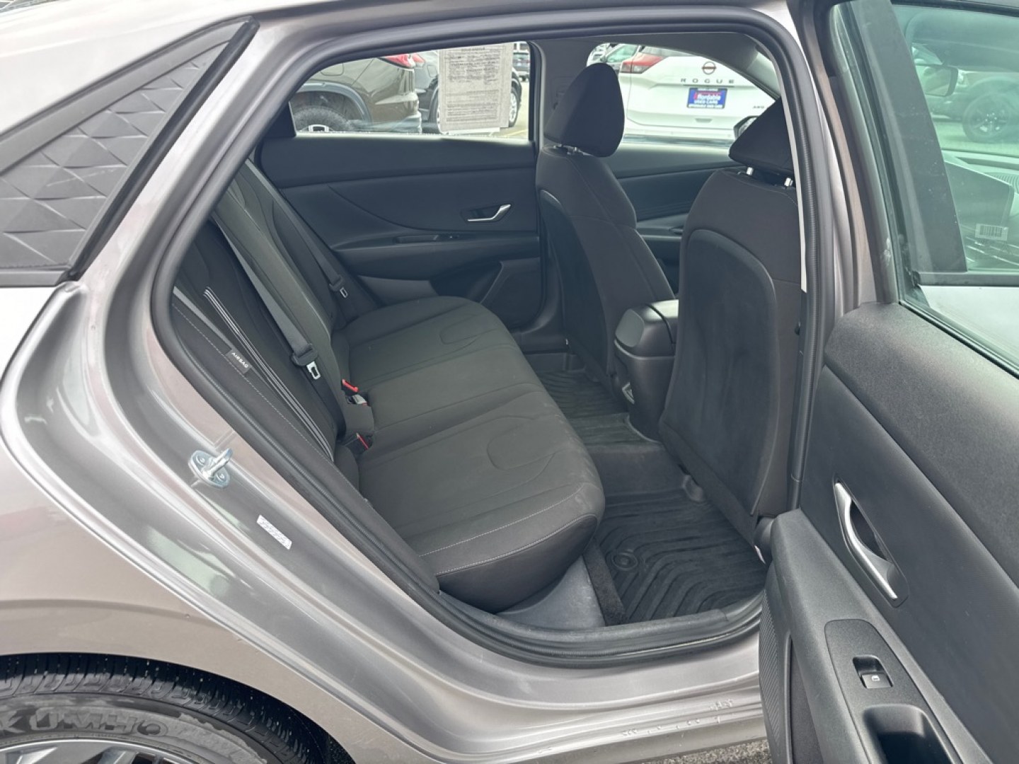 2024 SILVER HYUNDAI ELANTRA SEL SEL (KMHLM4DG7RU) with an 2.0L engine, Continuously Variable transmission, located at 929 East 8th Ave, Anchorage, AK, 99501, (907) 274-2277, 61.214783, -149.866074- Photo#3