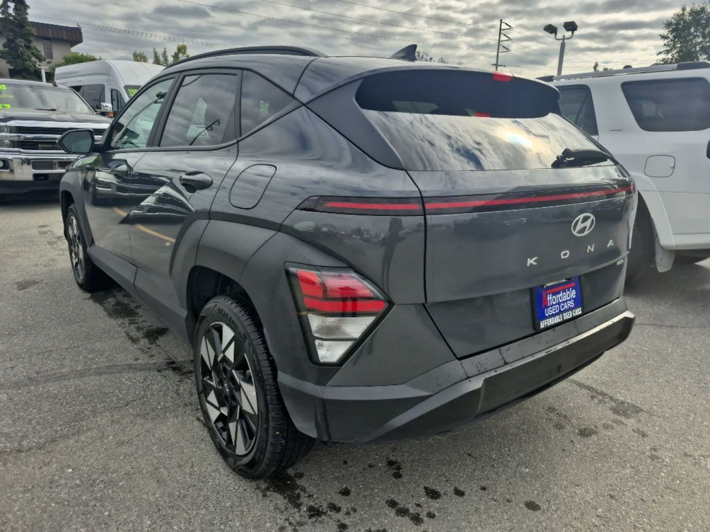 2025 GRAY HYUNDAI KONA SEL SEL (KM8HBCAB3SU) with an 2.0L engine, Continuously Variable transmission, located at 929 East 8th Ave, Anchorage, AK, 99501, (907) 274-2277, 61.214783, -149.866074- Photo#2