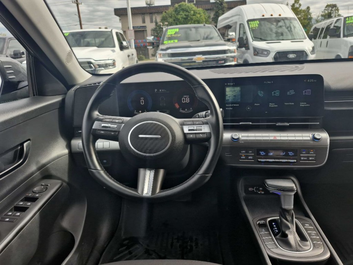 2025 GRAY HYUNDAI KONA SEL SEL (KM8HBCAB3SU) with an 2.0L engine, Continuously Variable transmission, located at 929 East 8th Ave, Anchorage, AK, 99501, (907) 274-2277, 61.214783, -149.866074- Photo#4