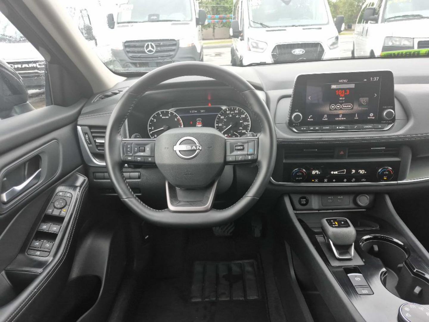 2025 BLACK NISSAN ROGUE SV SV (5N1BT3BB3SC) with an 1.5L engine, Continuously Variable transmission, located at 929 East 8th Ave, Anchorage, AK, 99501, (907) 274-2277, 61.214783, -149.866074- Photo#4