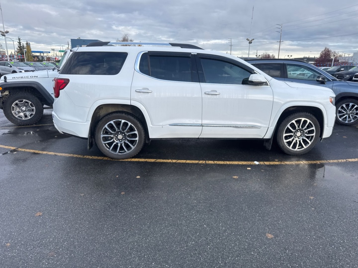 2020 WHITE GMC ACADIA DENALI (1GKKNXLS1LZ) with an 3.6L engine, Automatic transmission, located at 929 East 8th Ave, Anchorage, AK, 99501, (907) 274-2277, 61.214783, -149.866074- Photo#1