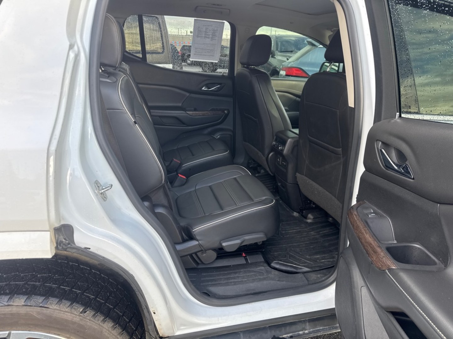 2020 WHITE GMC ACADIA DENALI (1GKKNXLS1LZ) with an 3.6L engine, Automatic transmission, located at 929 East 8th Ave, Anchorage, AK, 99501, (907) 274-2277, 61.214783, -149.866074- Photo#3