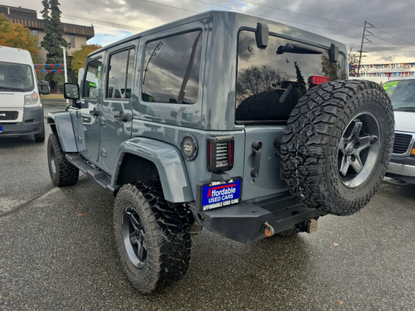 2015 GRAY JEEP WRANGLER UNLIMI RUBICON (1C4BJWFG9FL) with an 3.6L engine, Automatic transmission, located at 929 East 8th Ave, Anchorage, AK, 99501, (907) 274-2277, 61.214783, -149.866074- Photo#2
