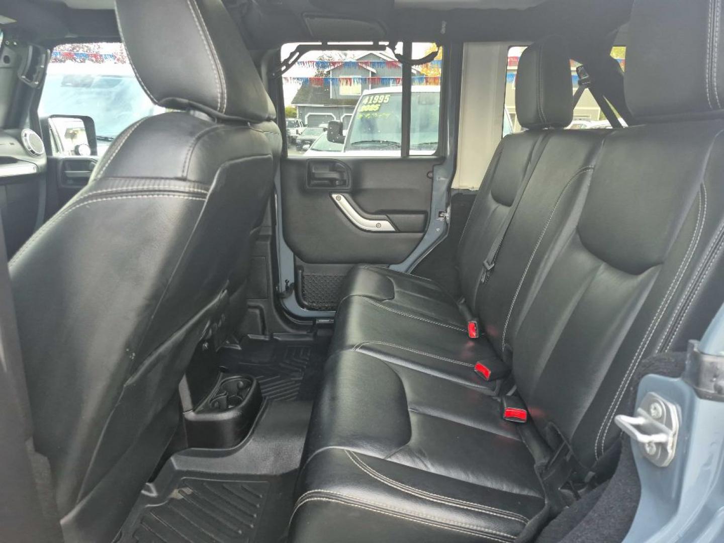 2015 GRAY JEEP WRANGLER UNLIMI RUBICON (1C4BJWFG9FL) with an 3.6L engine, Automatic transmission, located at 929 East 8th Ave, Anchorage, AK, 99501, (907) 274-2277, 61.214783, -149.866074- Photo#3